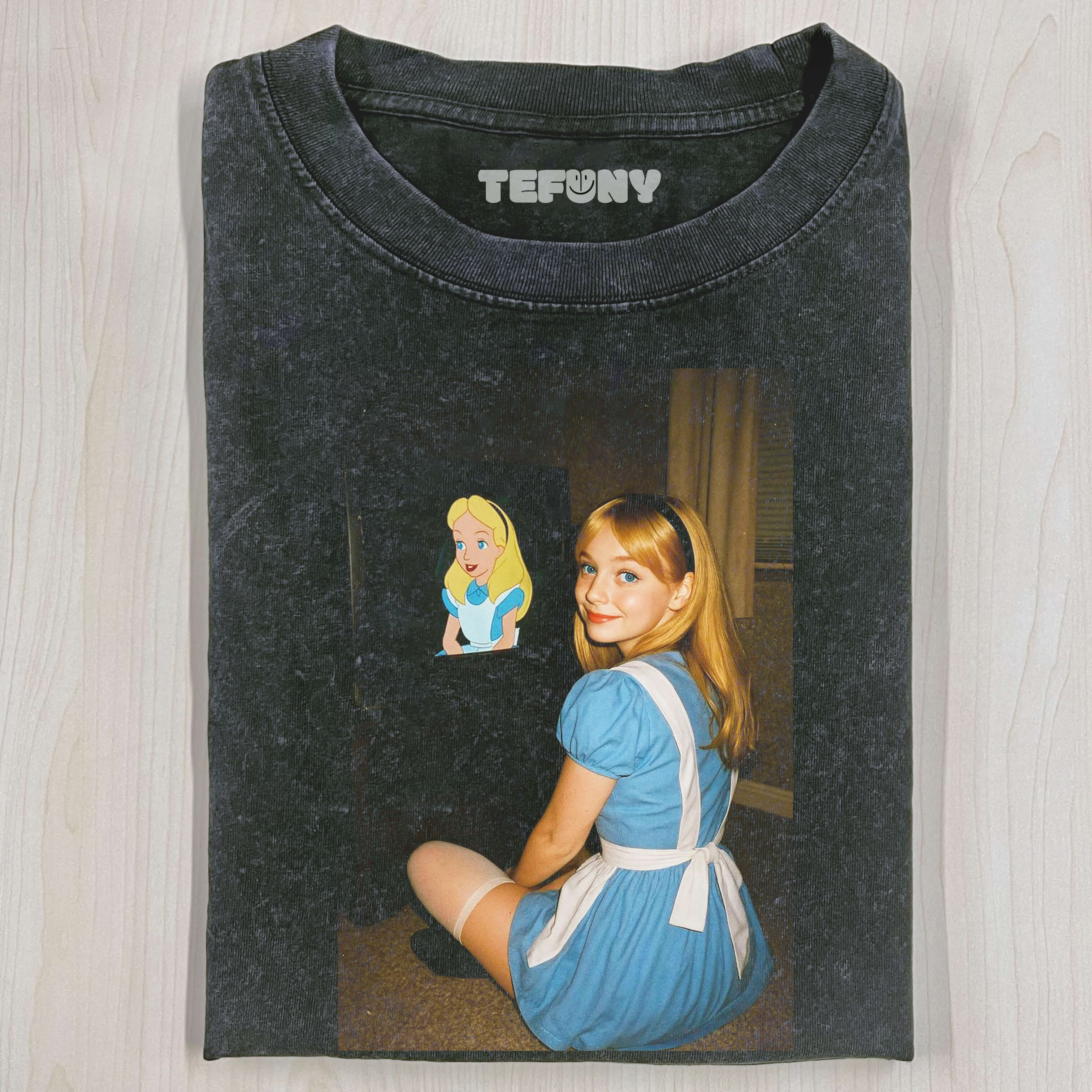 ALICE LOOKS AT ALICE T-SHIRT