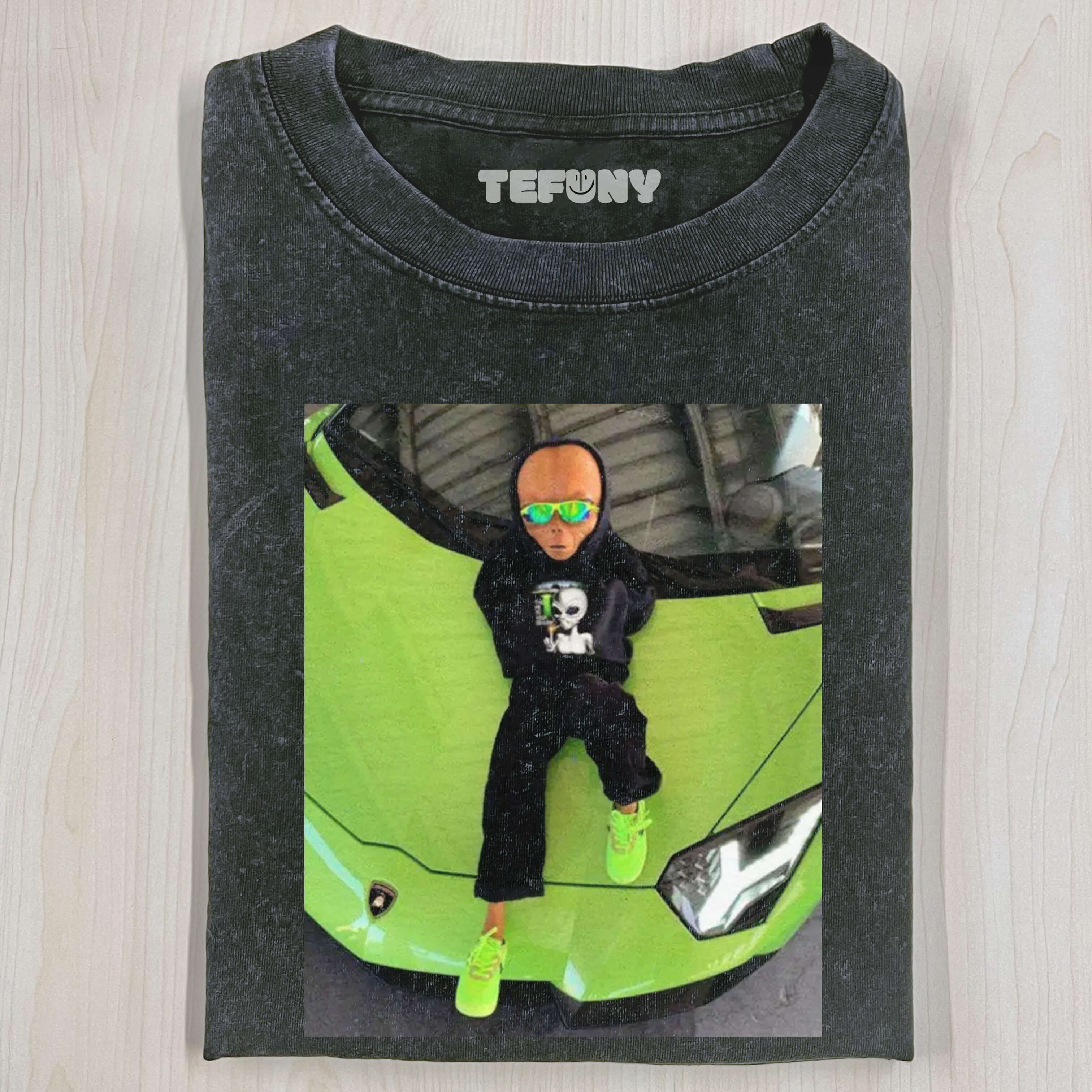 ALIEN RELAXING WITH HIS LAMBORGHINI T-SHIRT