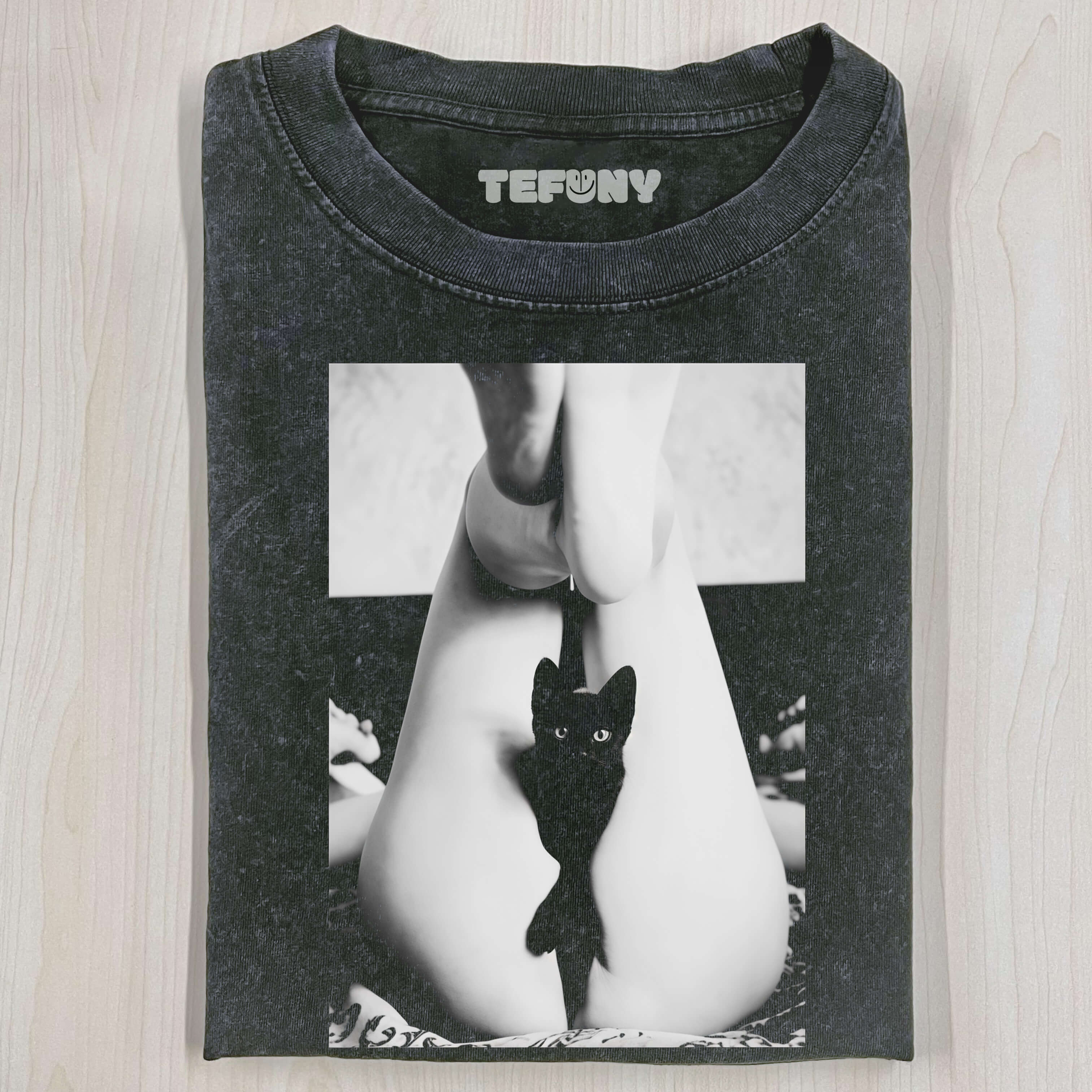 A CAT EMERGED FROM THE WOMAN'S LEGS T-SHIRT
