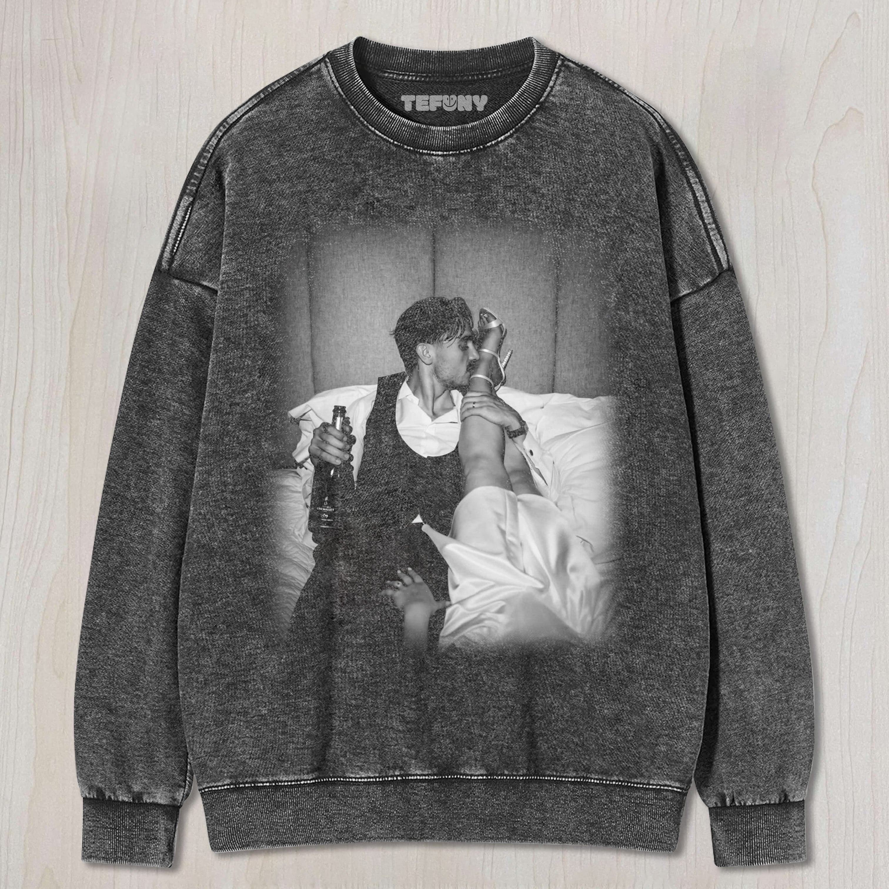 A MAN KISSES A WOMAN'S FEET T-SHIRT