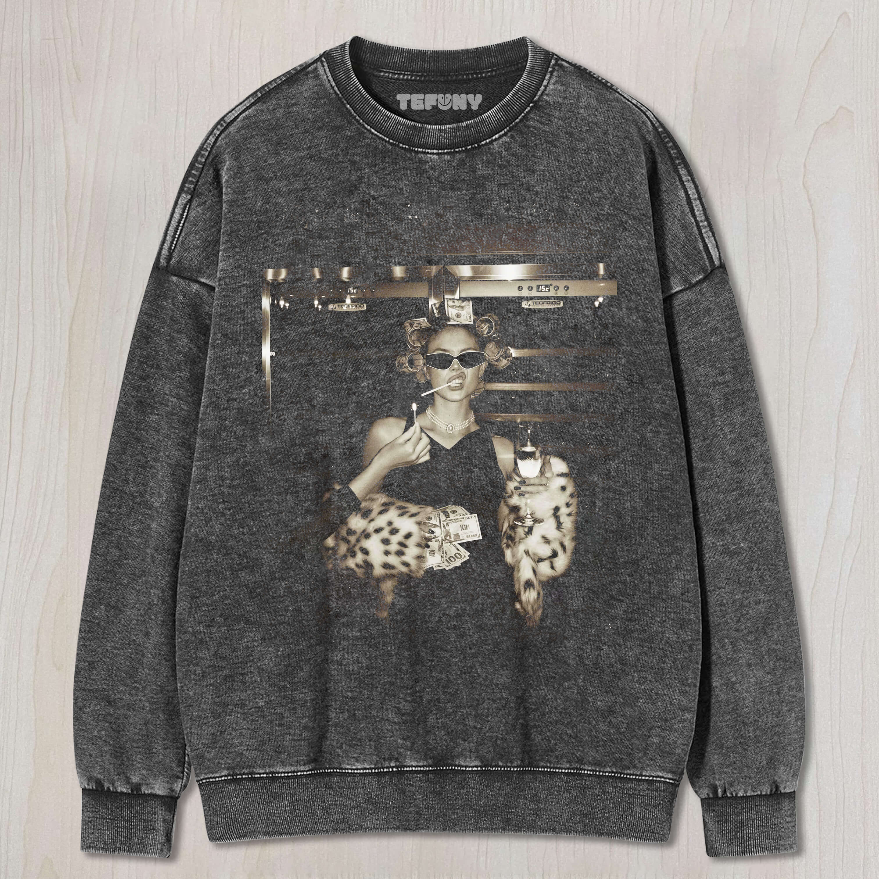 A RETRO WOMAN WITH A CIGARETTE IN HER MOUTH T-SHIRT