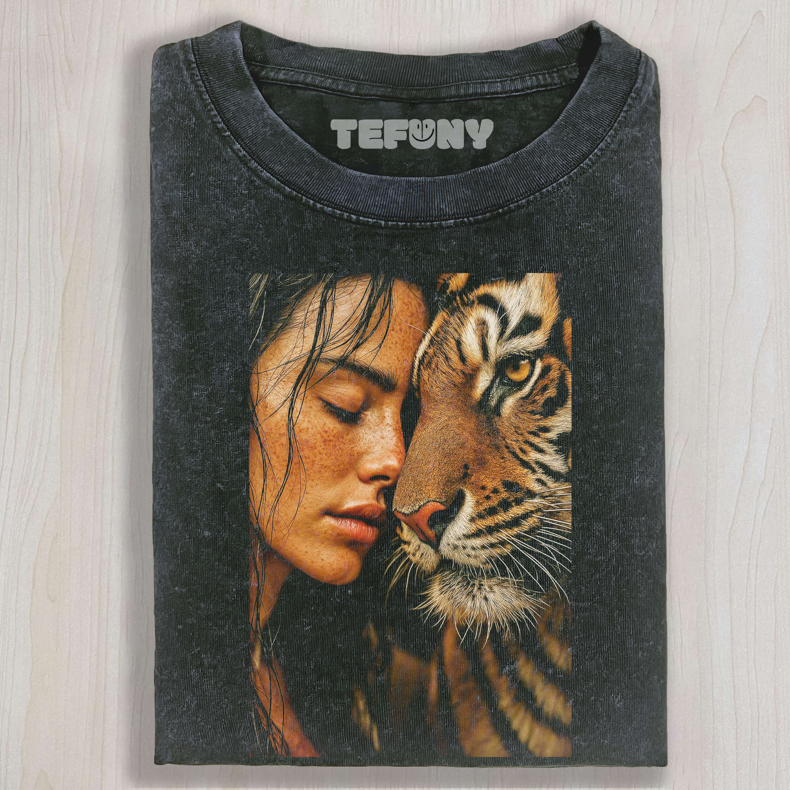 A WOMAN PRESSED HER FACE AGAINST A TIGER'S T-SHIRT & LONG SLEEVES & HOODIES