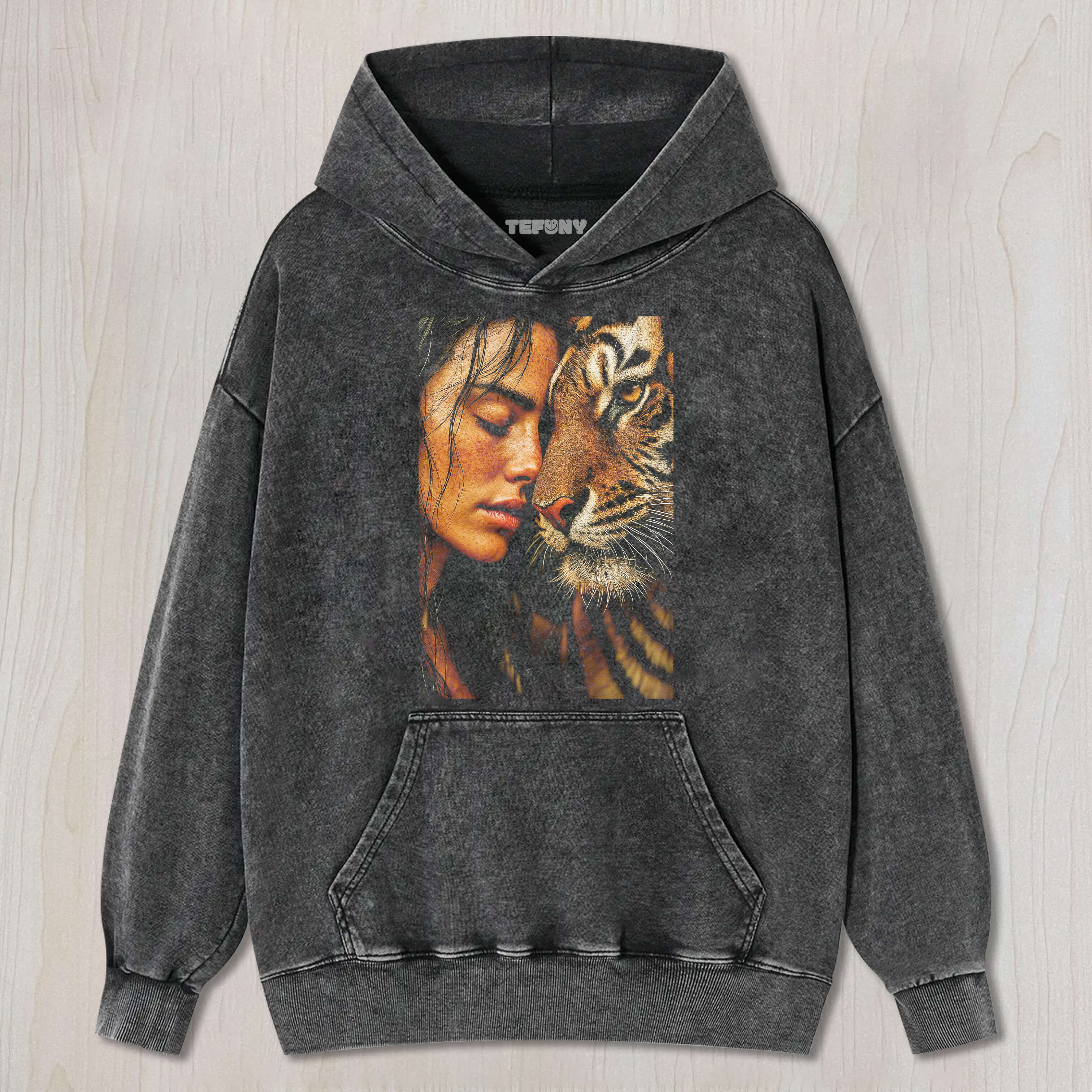 A WOMAN PRESSED HER FACE AGAINST A TIGER'S T-SHIRT & LONG SLEEVES & HOODIES