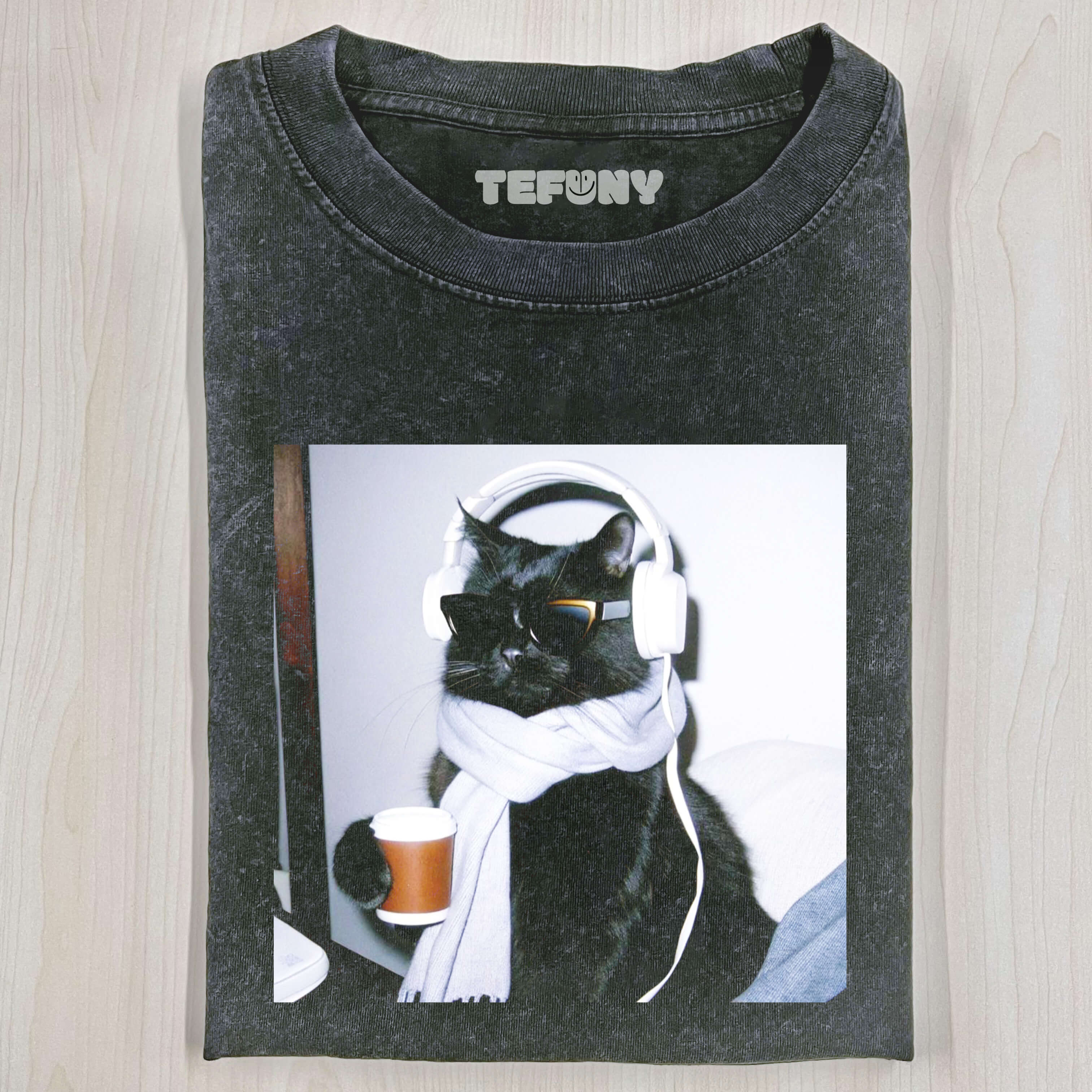 BLACK CAT LISTENING TO MUSIC T-SHIRT