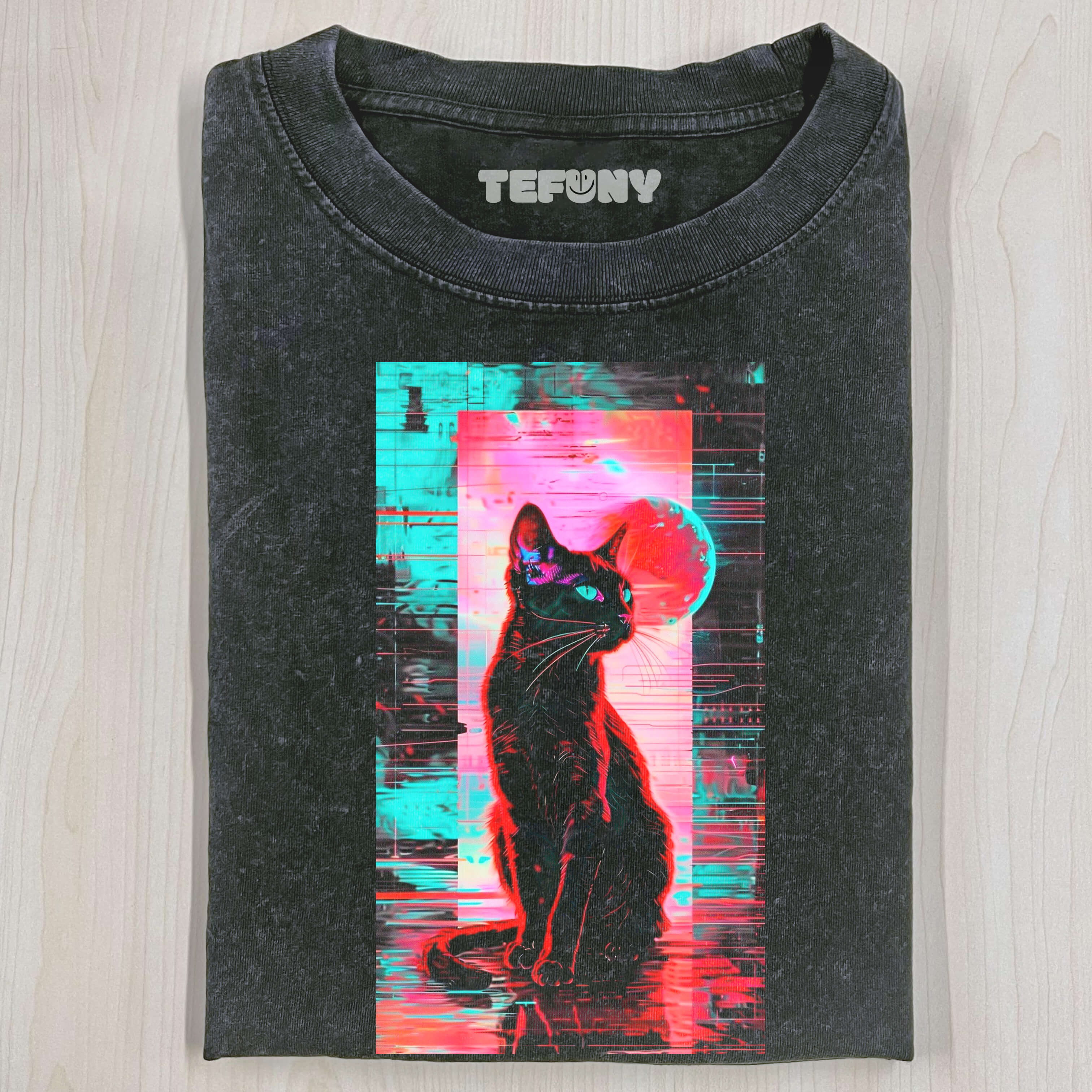 BLACK CAT ON COLORFUL BACKGROUND T-SHIRT