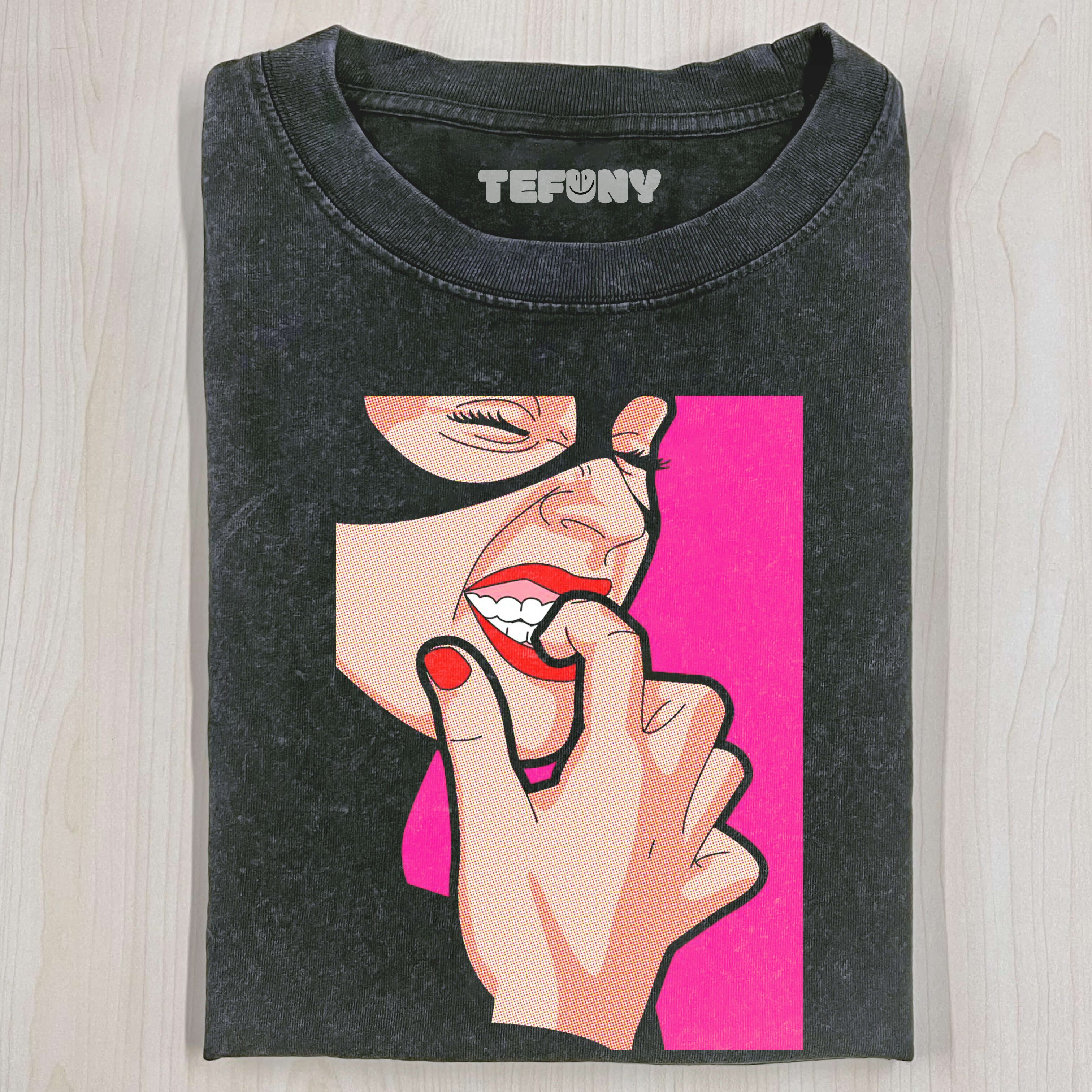 CATWOMAN SMIRKING T-SHIRT