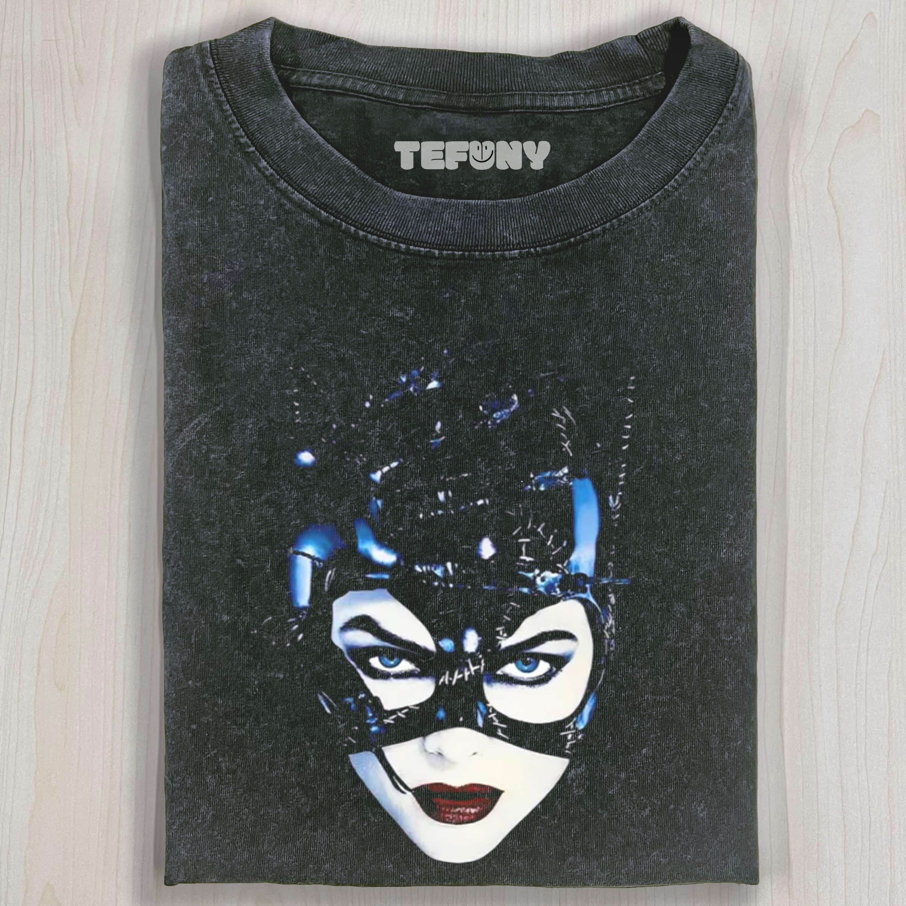 CATWOMAN GRAPHIC TEE