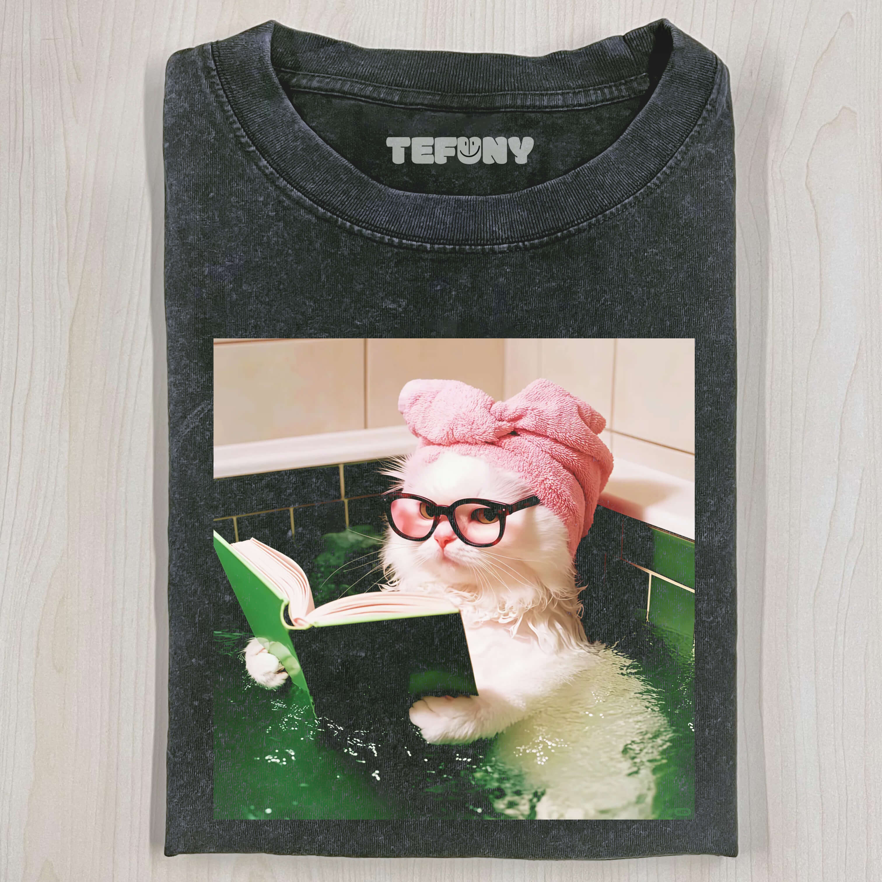 CAT READING A BOOK WHILE TAKING A BATH T-SHIRT