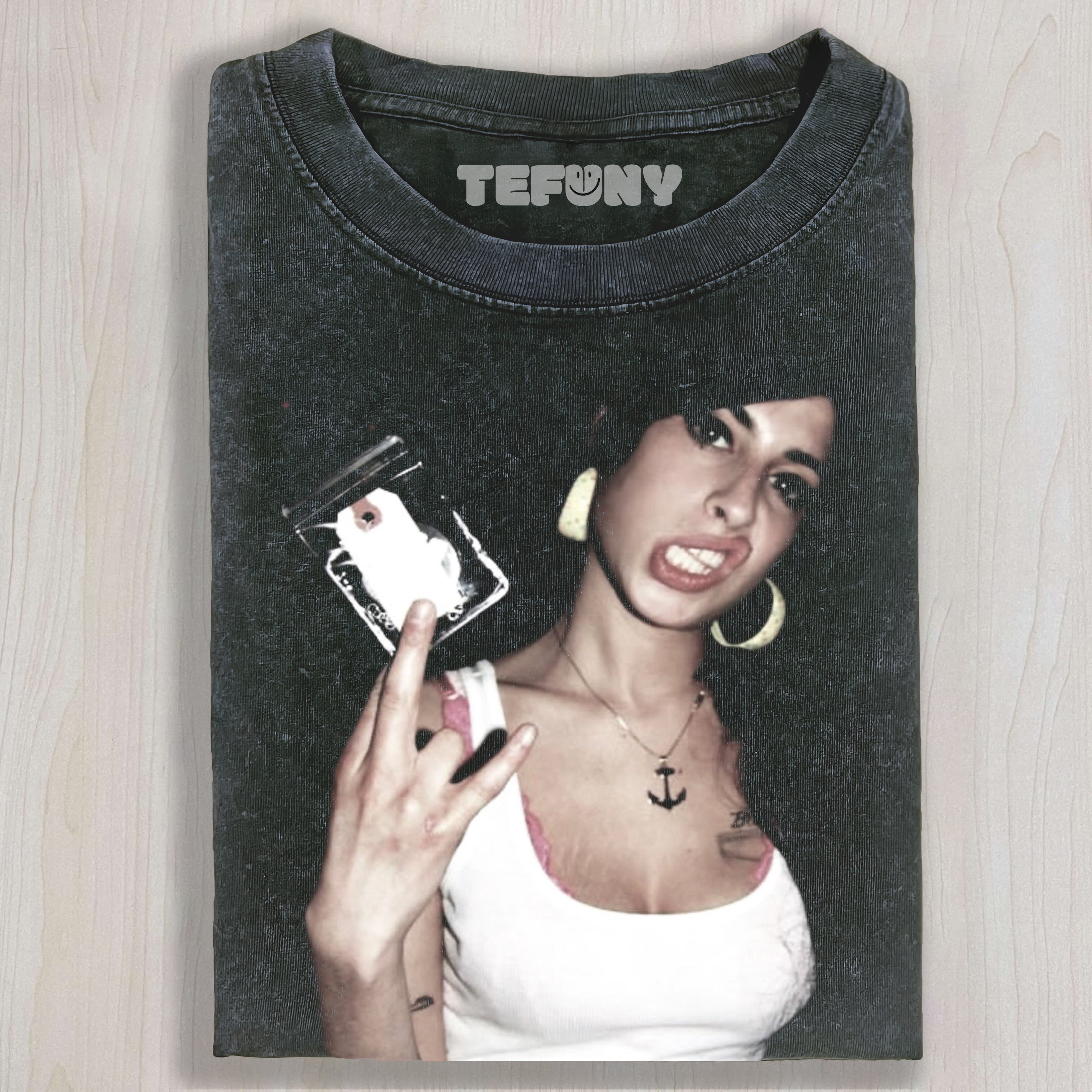 COOL AND STYLISH AMY WINEHOUSE T-SHIRT