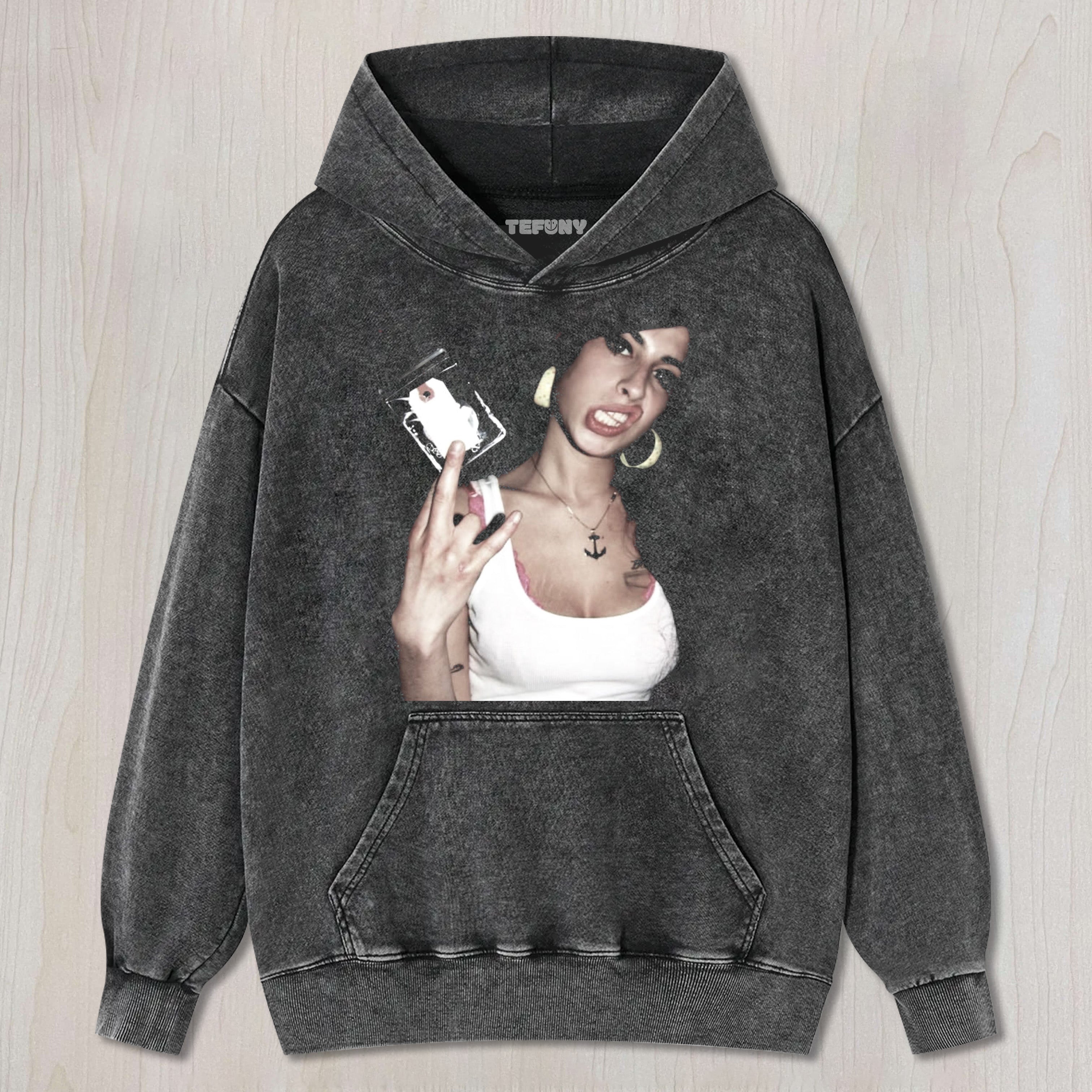 COOL AND STYLISH AMY WINEHOUSE T-SHIRT