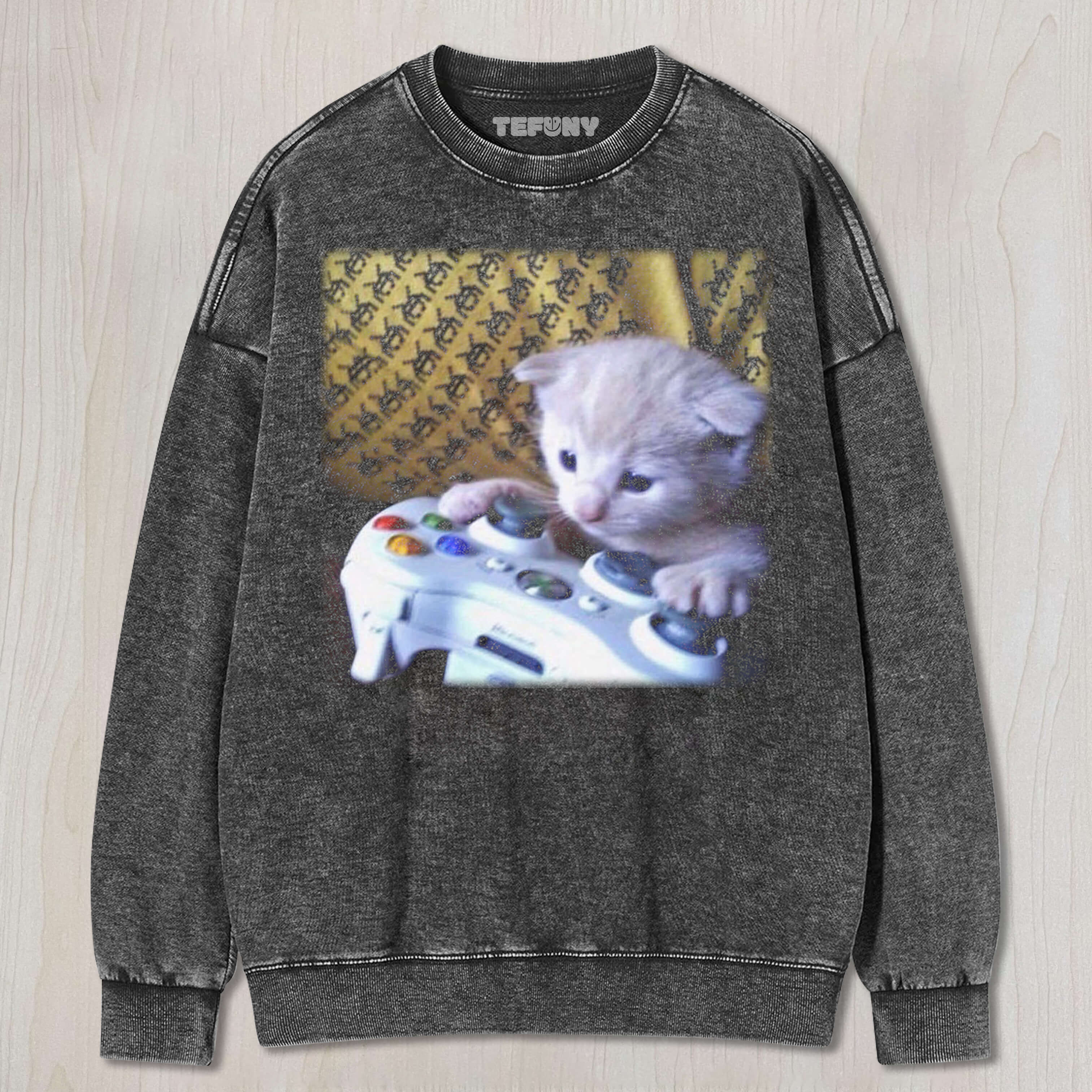 CUTE KITTEN PLAYING GAMES T-SHIRT