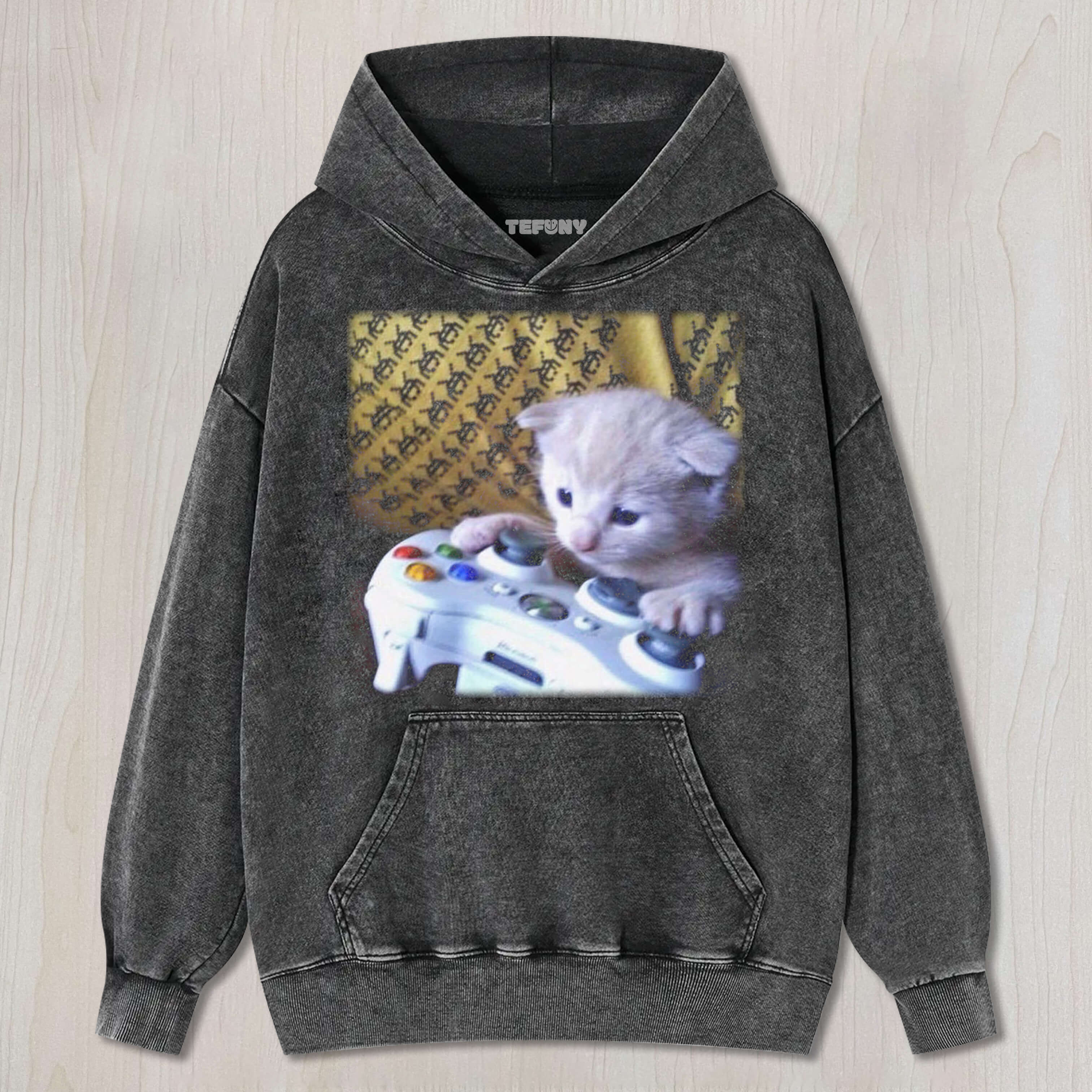 CUTE KITTEN PLAYING GAMES T-SHIRT