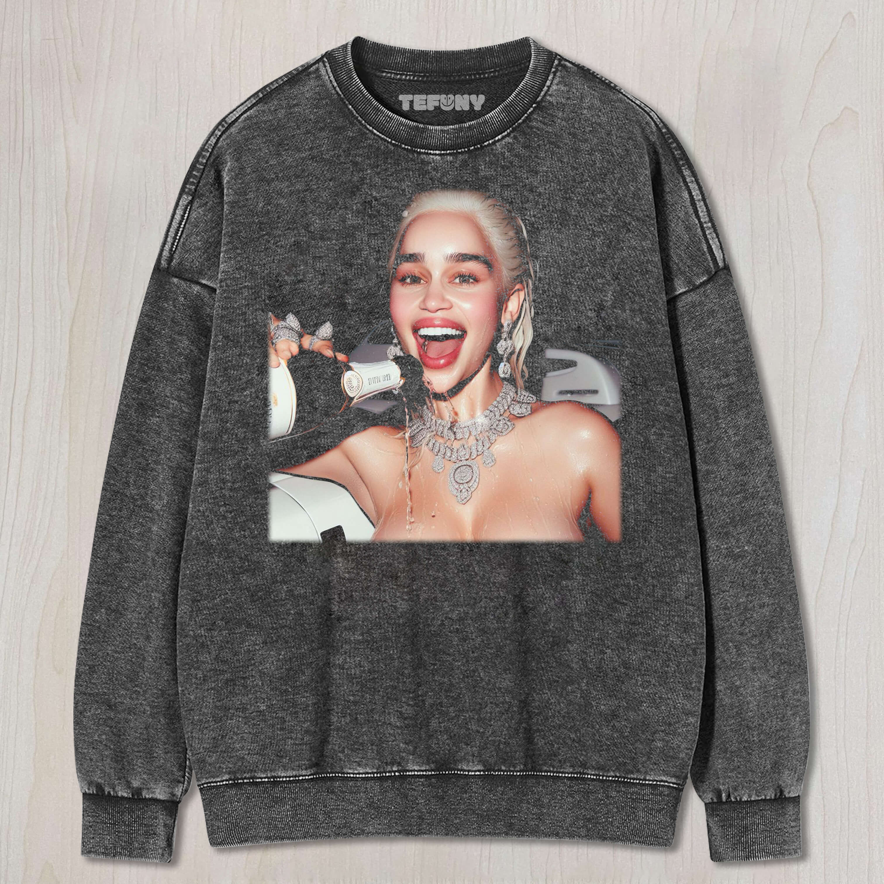 DAENERYS TARGARYEN POURS WINE TEE & SWEAT & HOOD