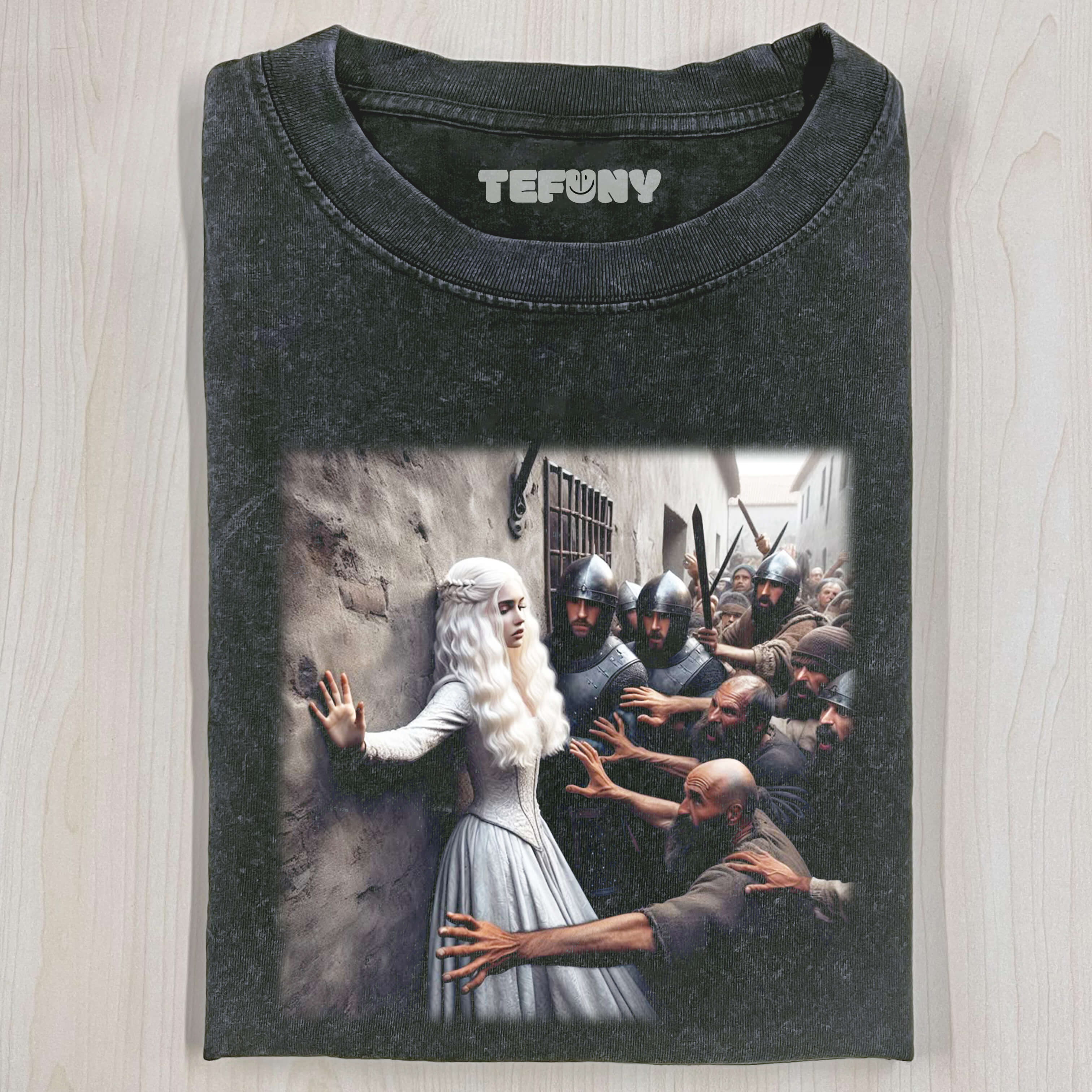 DAENERYS TARGARYEN SURROUNDED BY SOLDIERS T-SHIRT