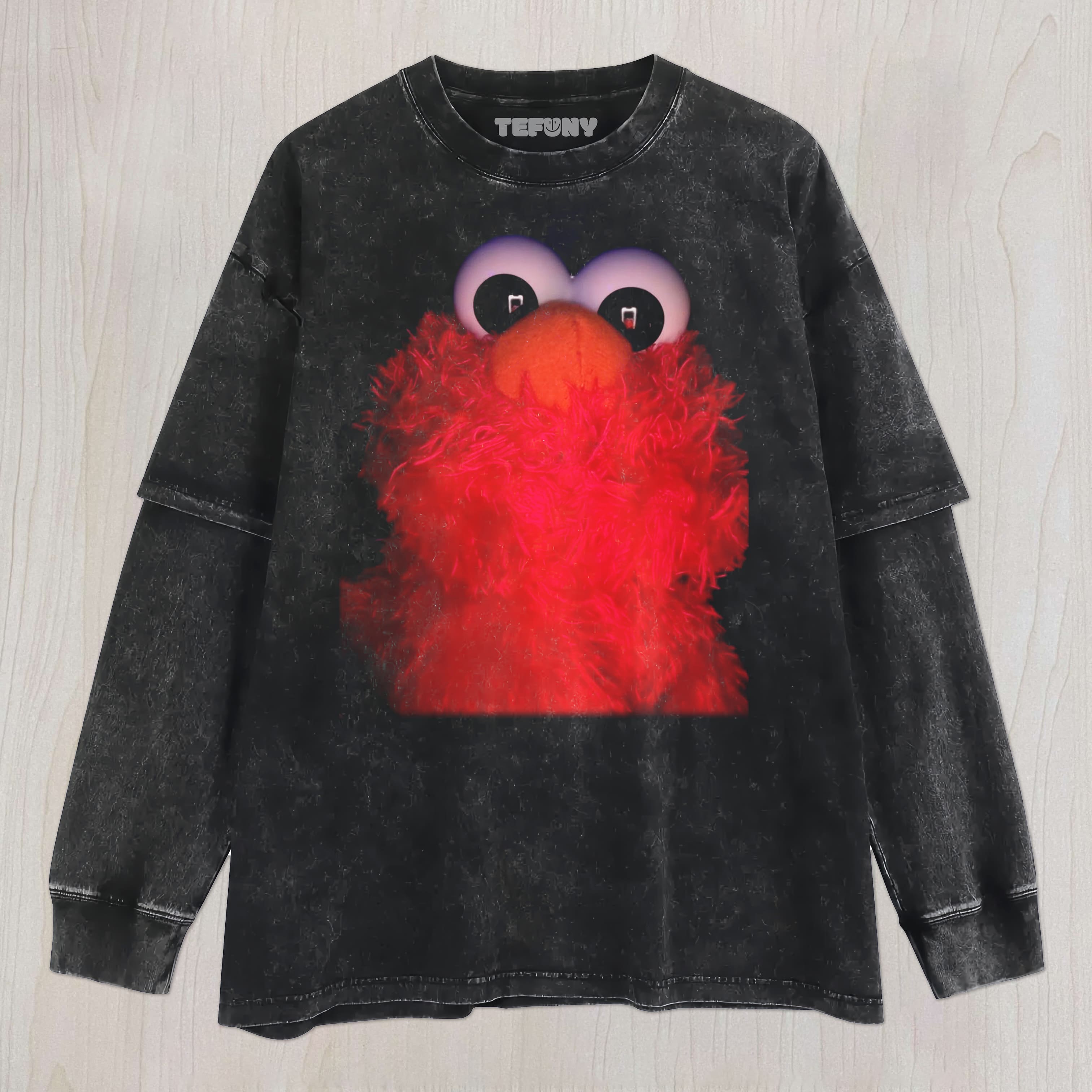 ELMO PLAYING ON HIS PHONE UNISEX TEE, TANK TOP, LAYERED LS, SWEATSHIRT & HOODIE
