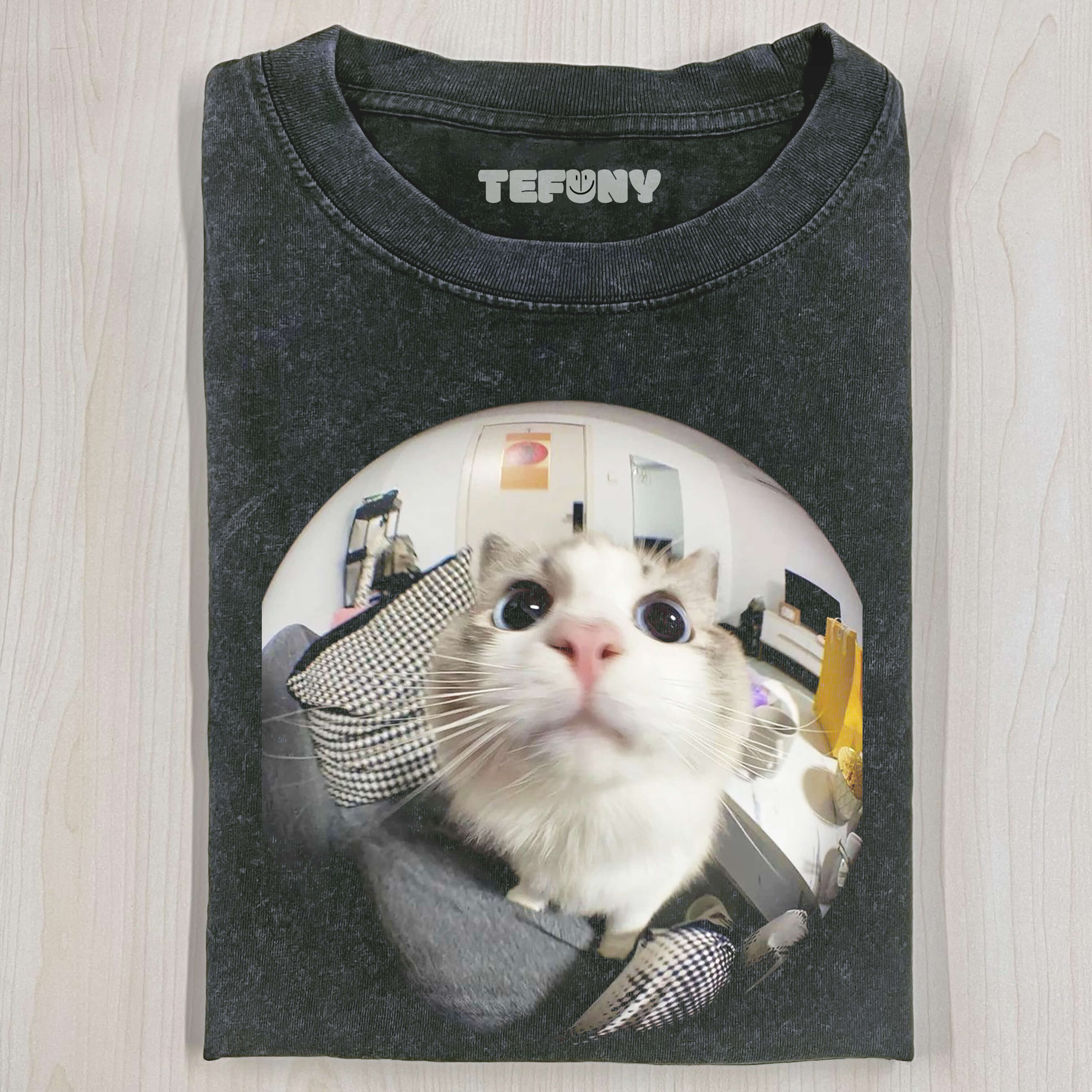 FISHEYE LENS KITTEN T-SHIRT V1