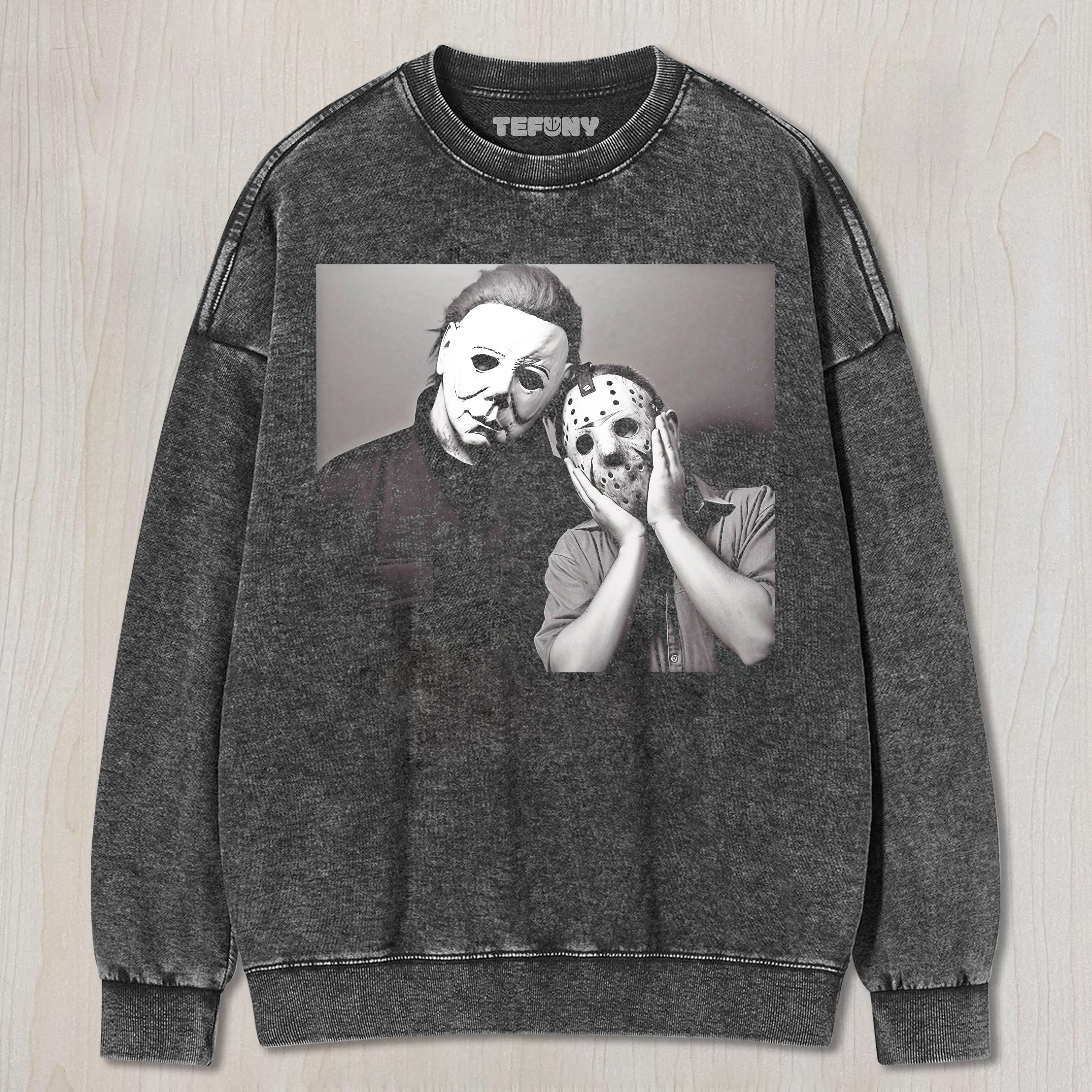 FREDDY KRUEGER TAKES A PHOTO WITH JASON VOORHEES T-SHIRT