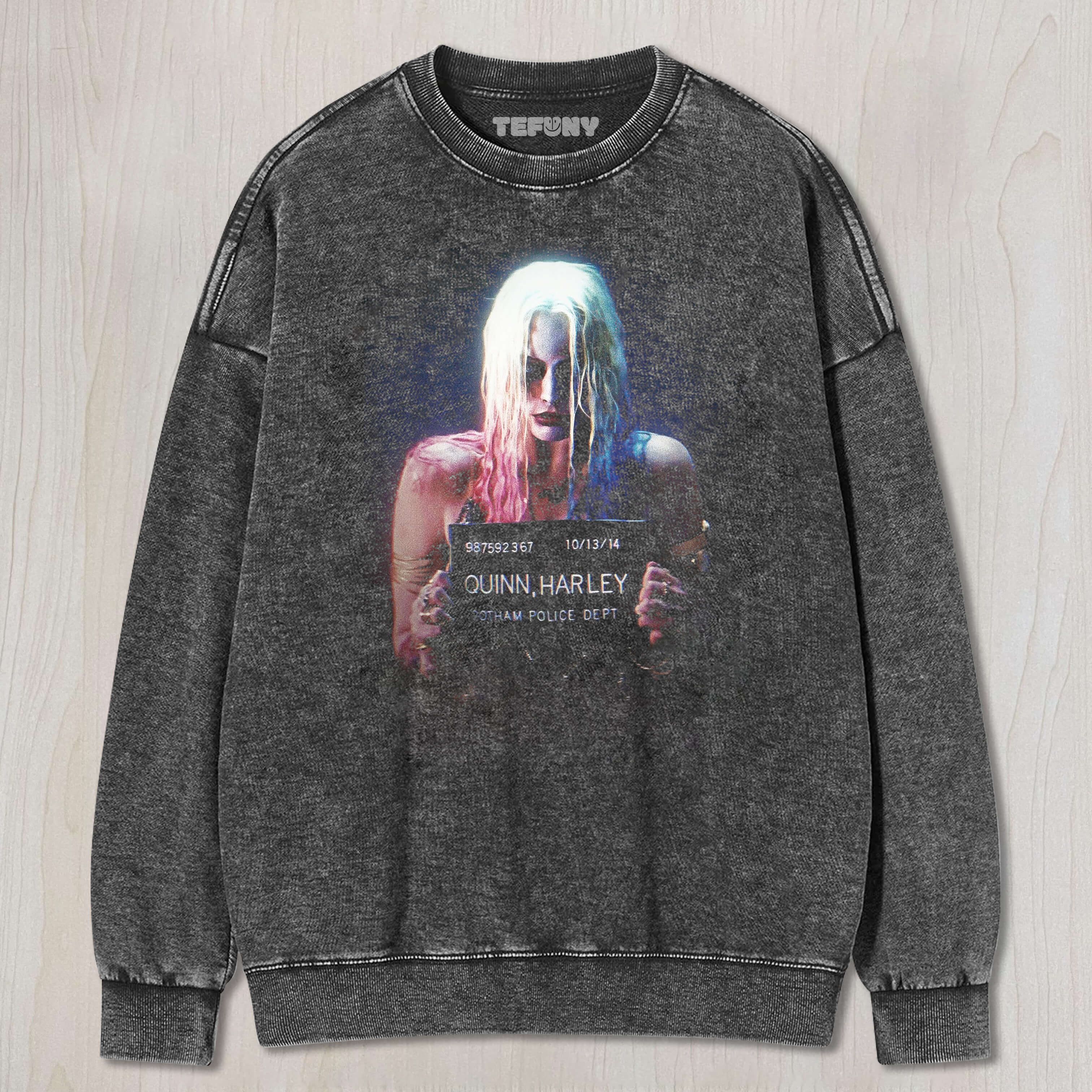 HARLEY QUINN HOLDING UP A SIGN TEE & SWEAT & HOOD