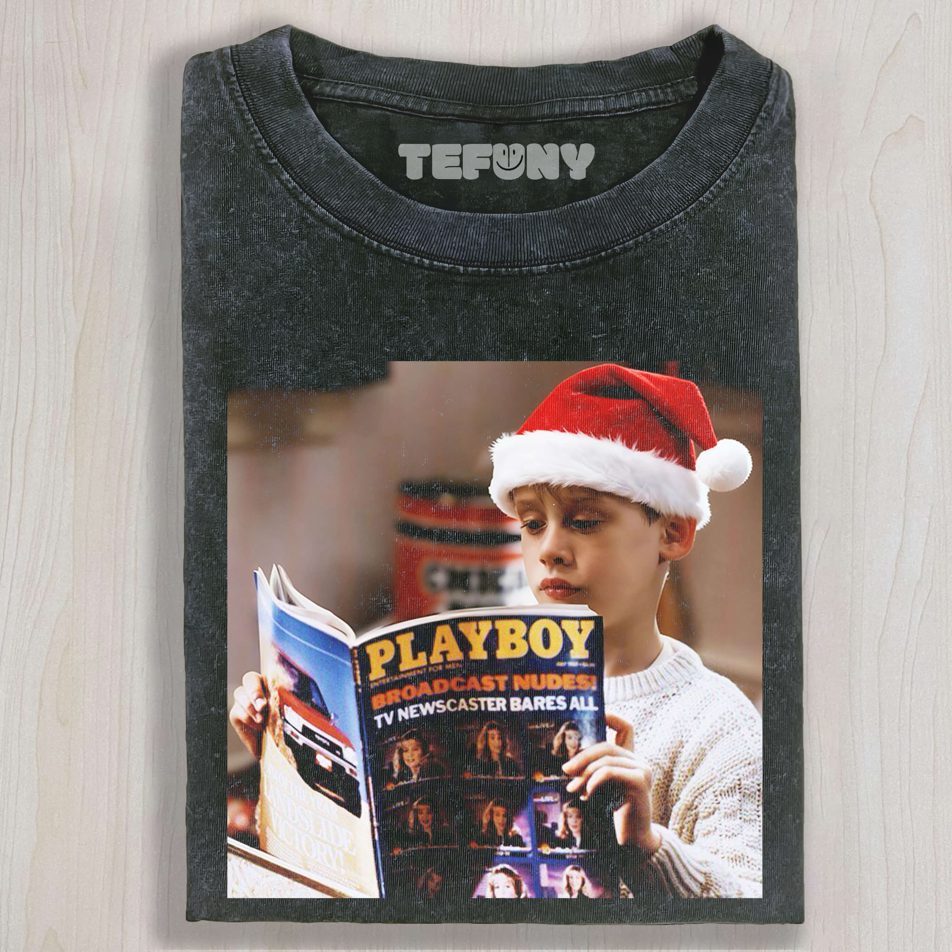 KEVIN MCCALLISTER READS PLAYBOY MAGAZINE ON CHRISTMAS T-SHIRT & LONG SLEEVES & HOODIES
