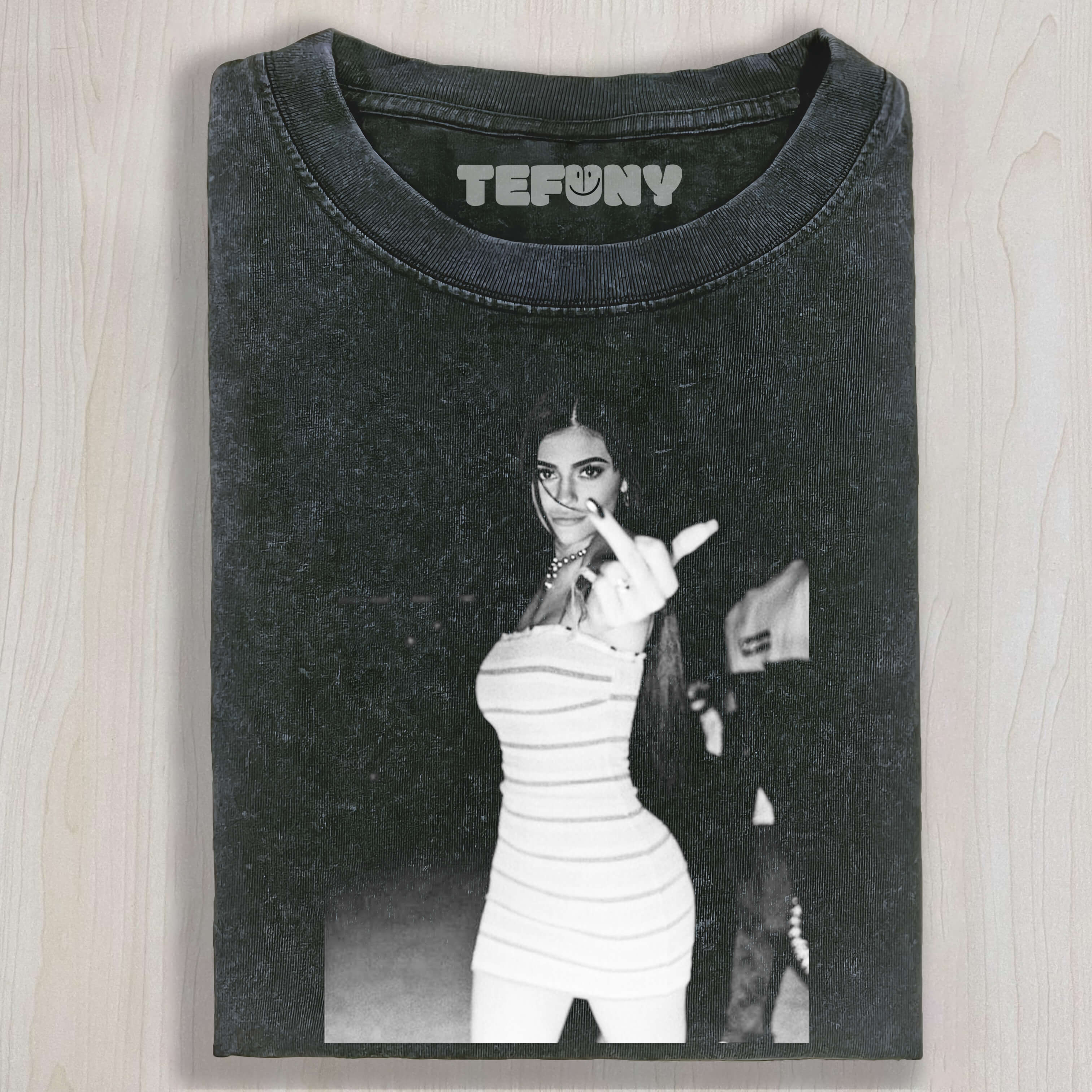 KYLIE JENNER GIVES THE MIDDLE FINGER T-SHIRT & LONG SLEEVES & HOODIES