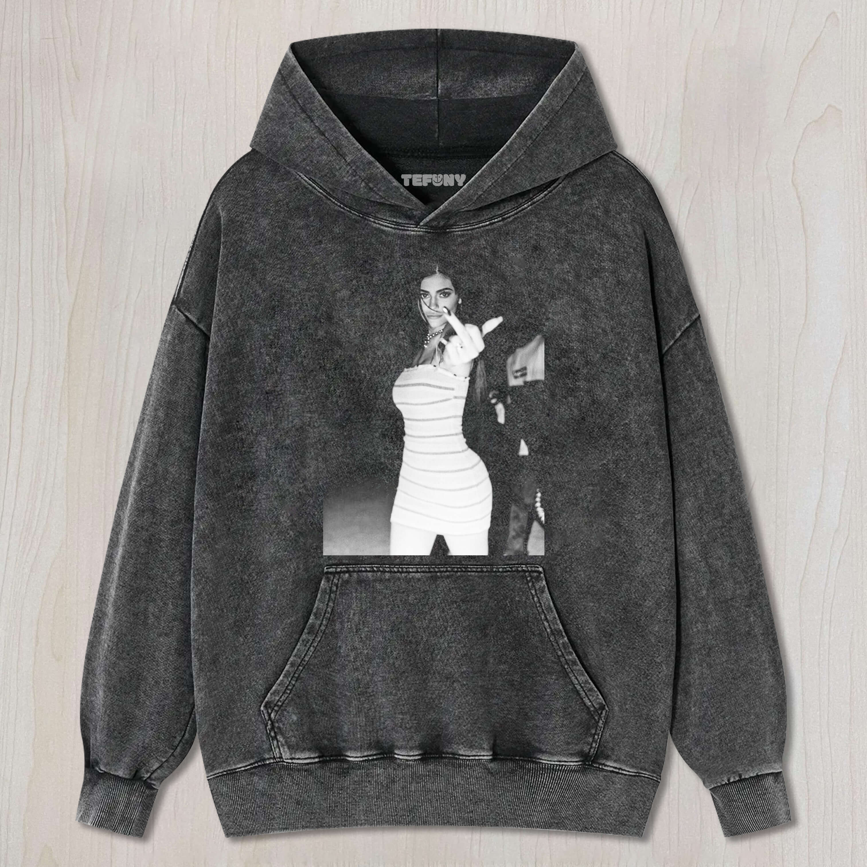 KYLIE JENNER GIVES THE MIDDLE FINGER T-SHIRT & LONG SLEEVES & HOODIES
