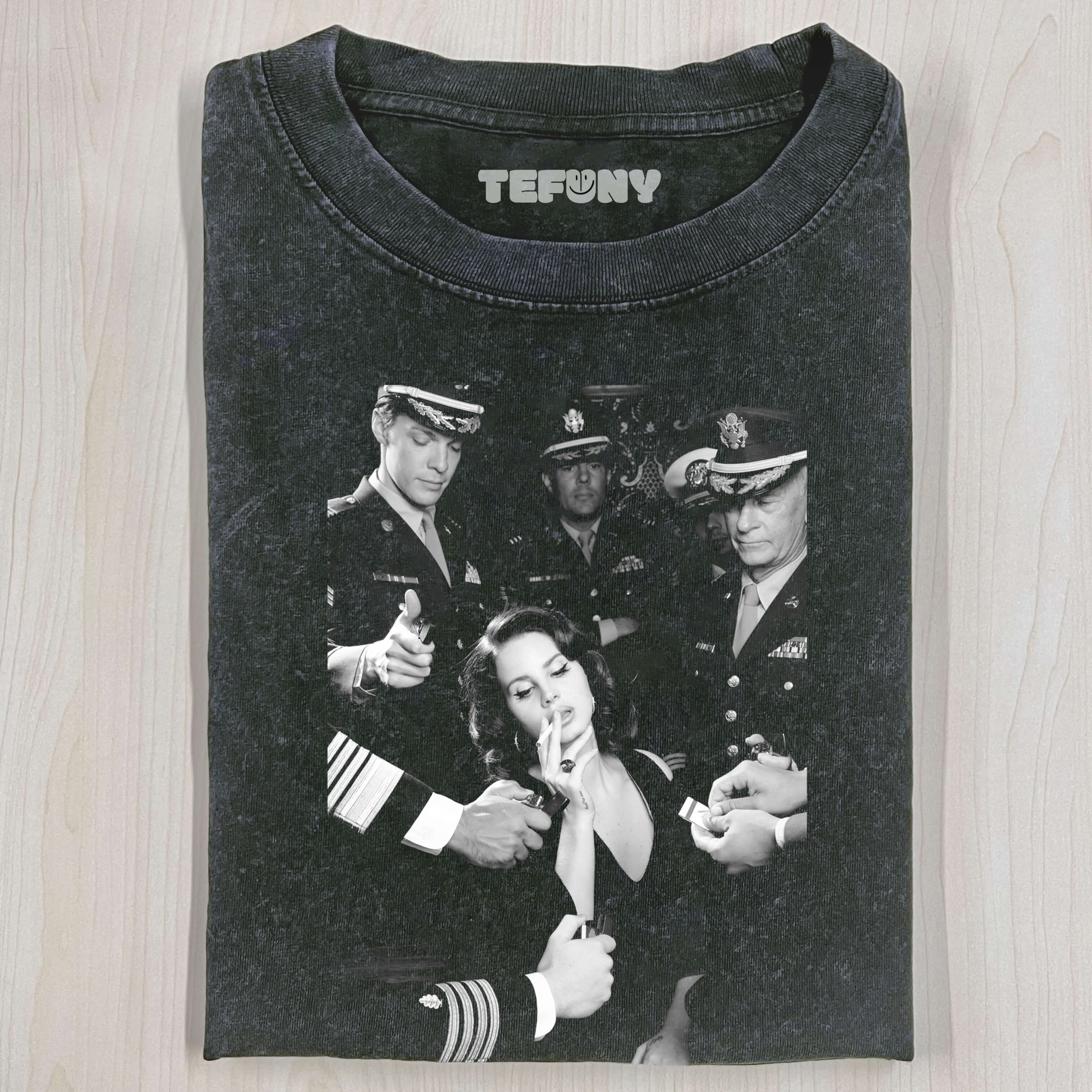 LANA DEL REY SMOKES T-SHIRT