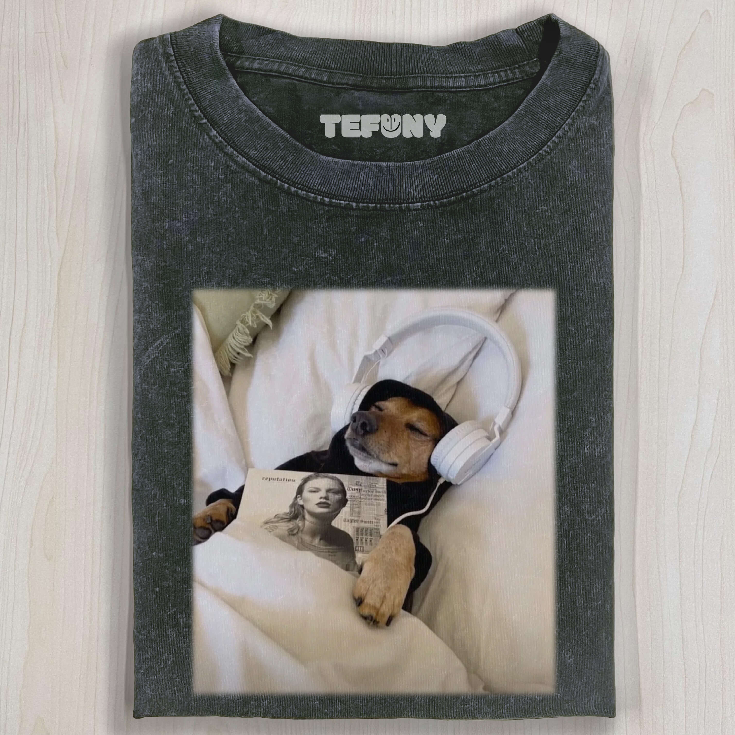 LISTENING DOG T-SHIRT