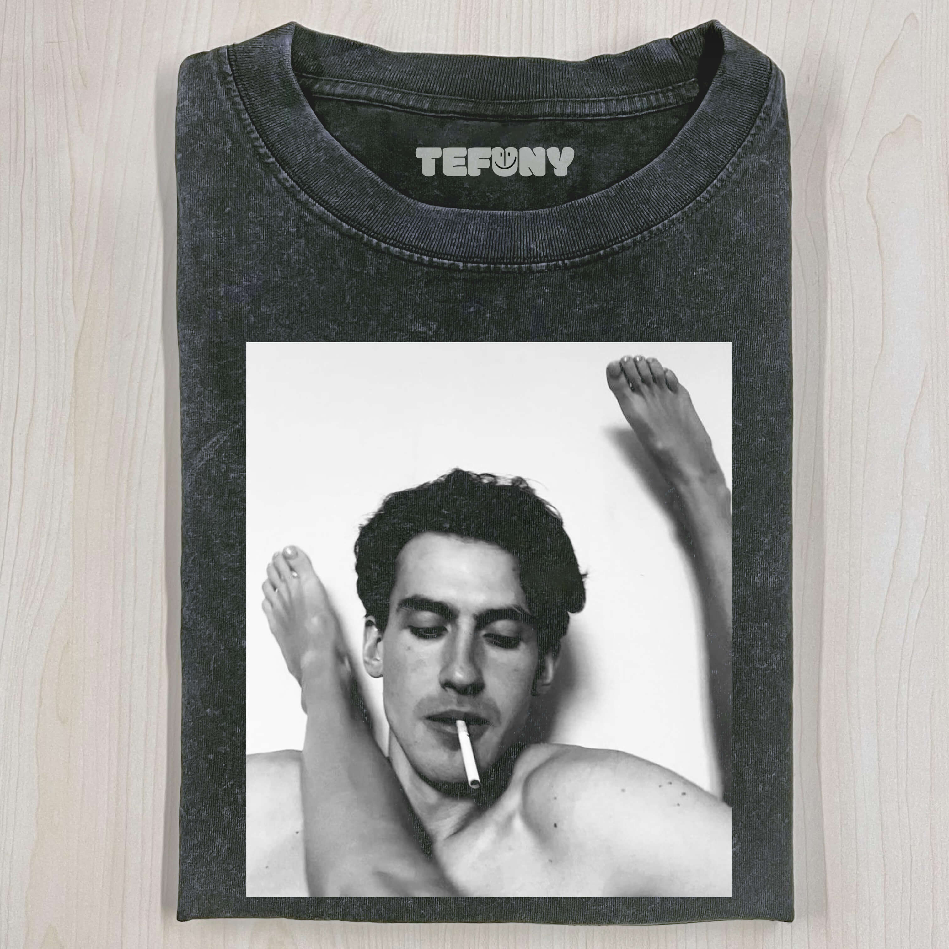 MAN SMOKING RETRO T-SHIRT