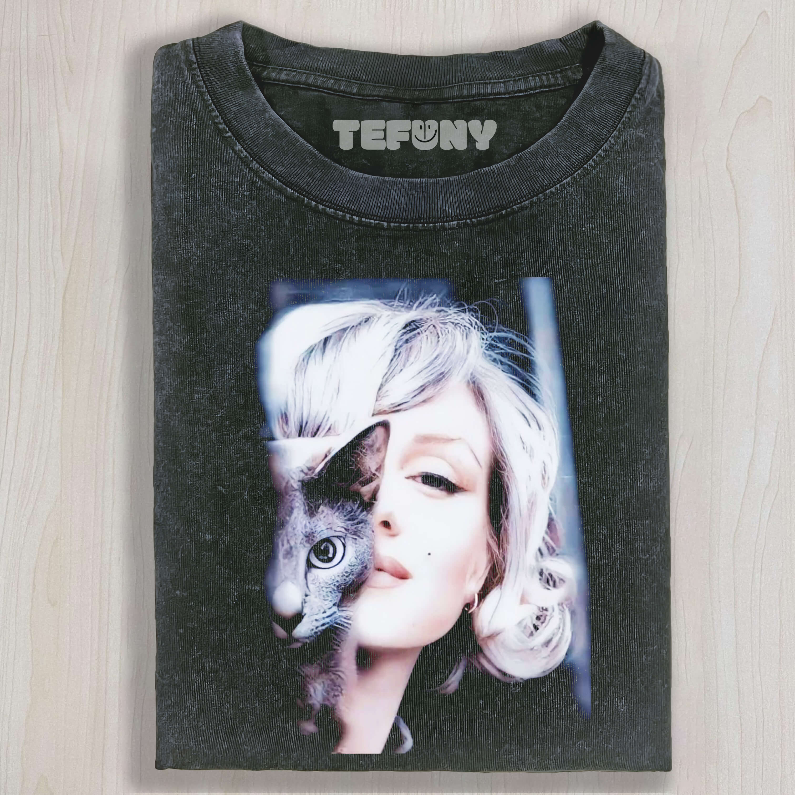 MARILYN MONROE AND HER CAT T-SHIRT & LONG SLEEVES & HOODIES