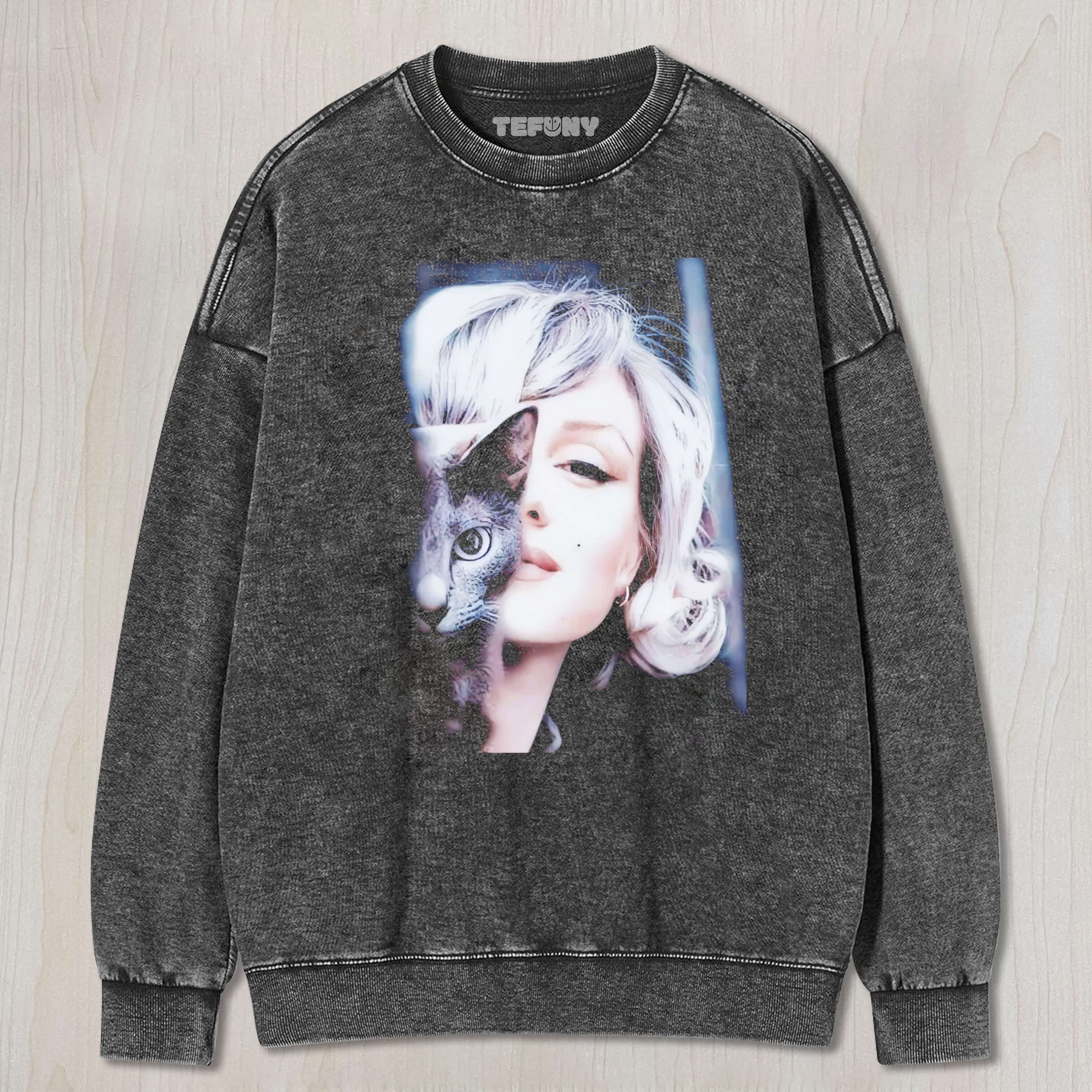 MARILYN MONROE AND HER CAT T-SHIRT & LONG SLEEVES & HOODIES