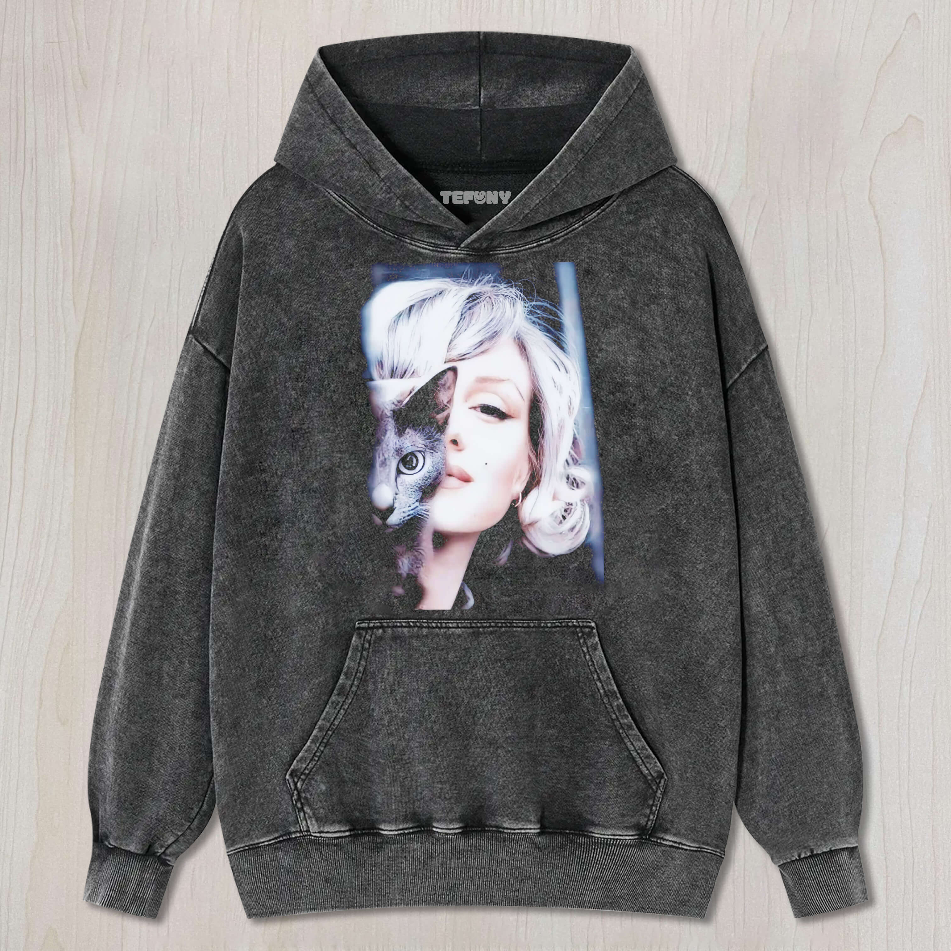 MARILYN MONROE AND HER CAT T-SHIRT & LONG SLEEVES & HOODIES