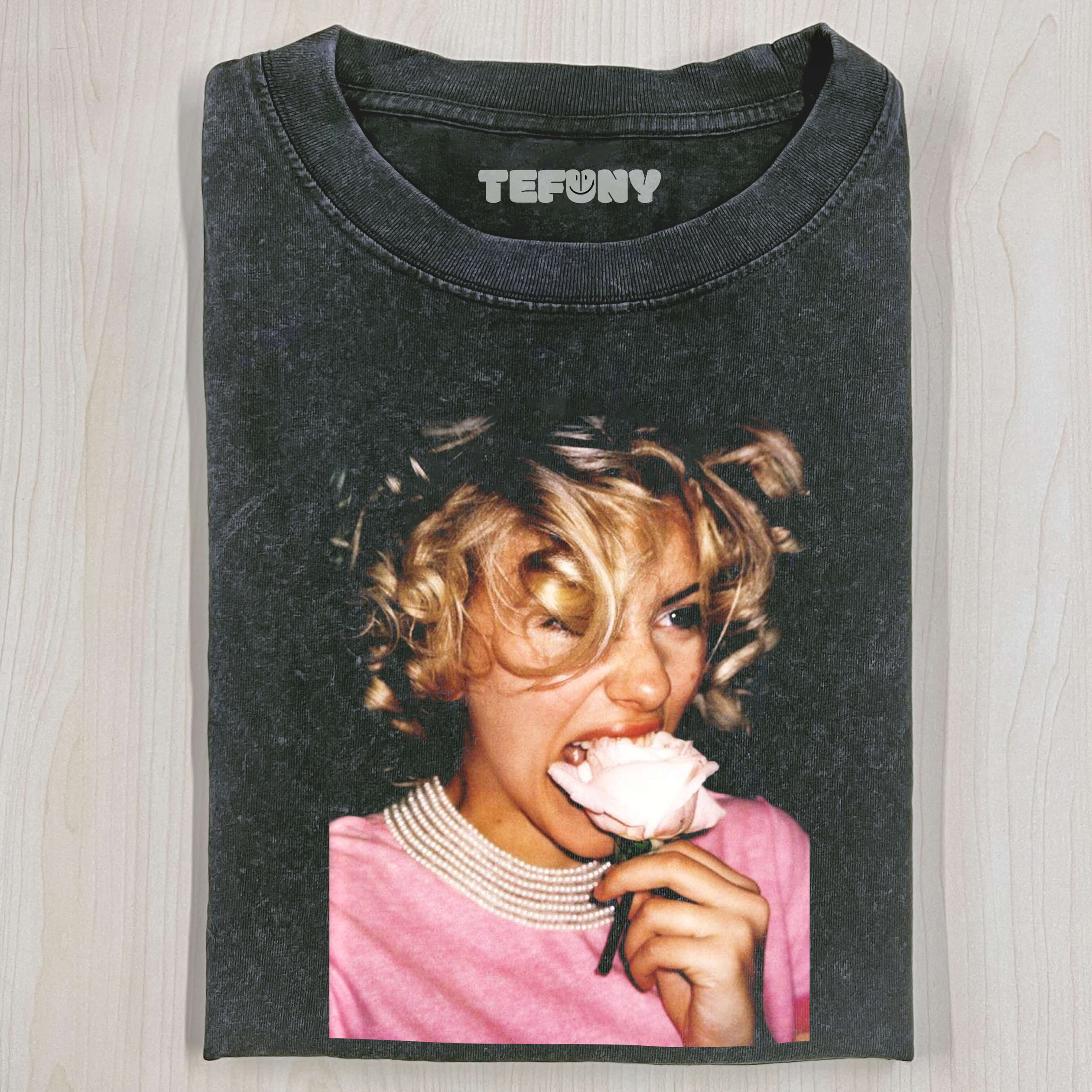MARILYN MONROE BITING FLOWERS T-SHIRT