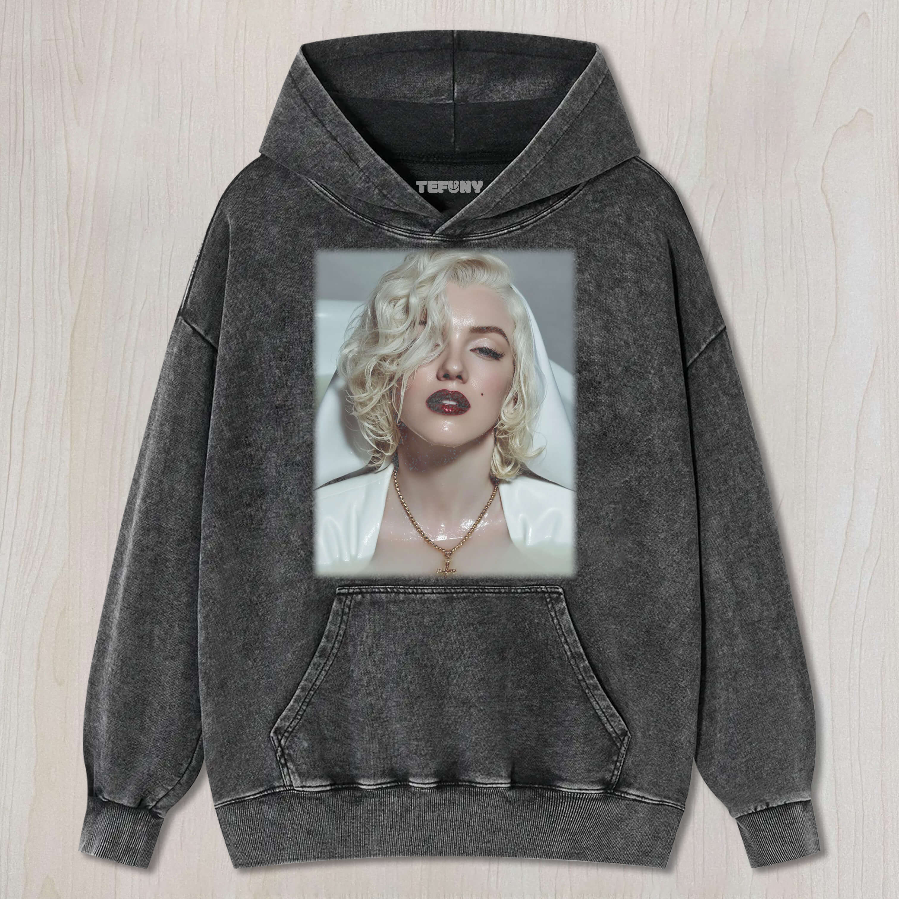 MARILYN MONROE IN THE BATHTUB T-SHIRT