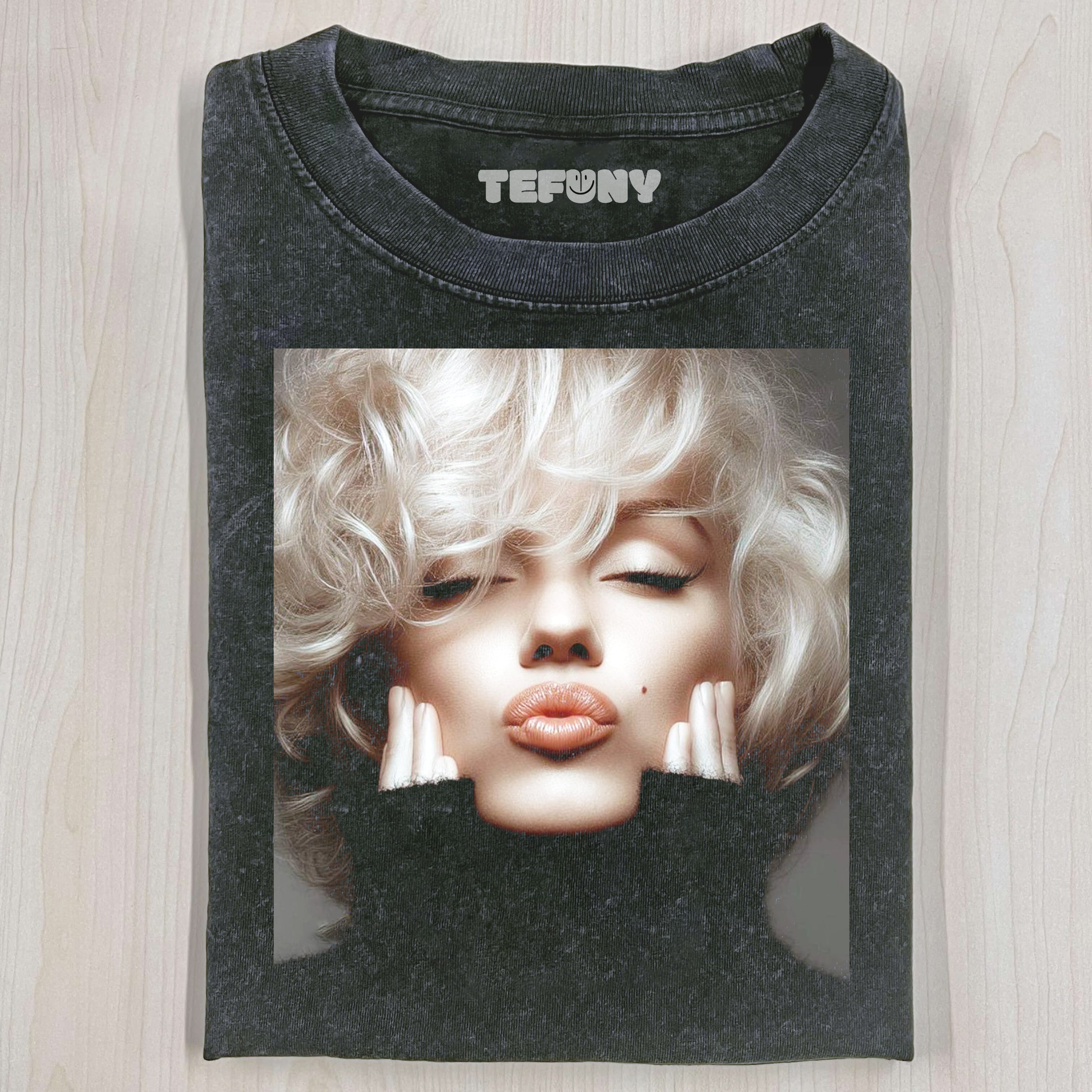 MARILYN MONROE POUTING T-SHIRT