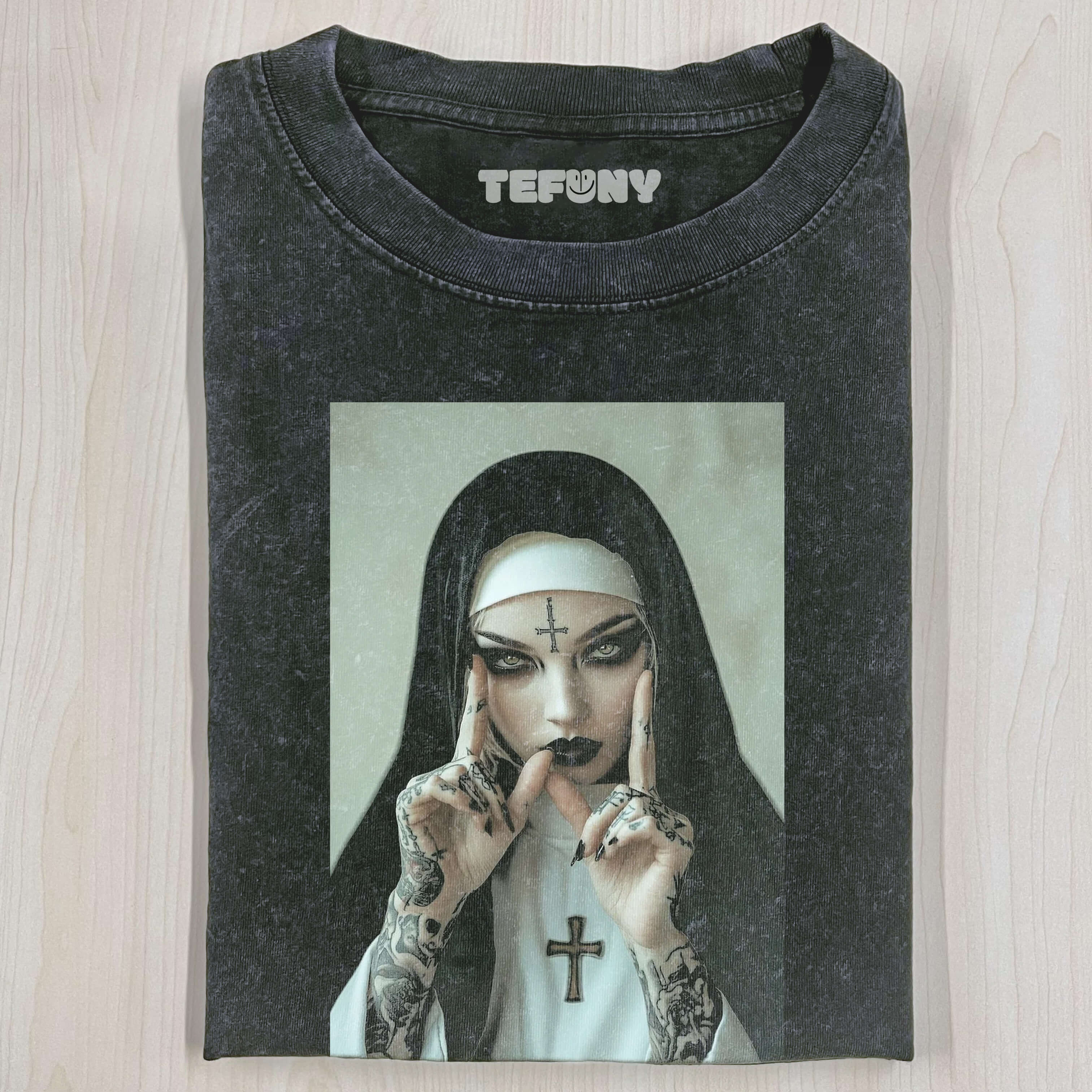 NUNS T-SHIRT