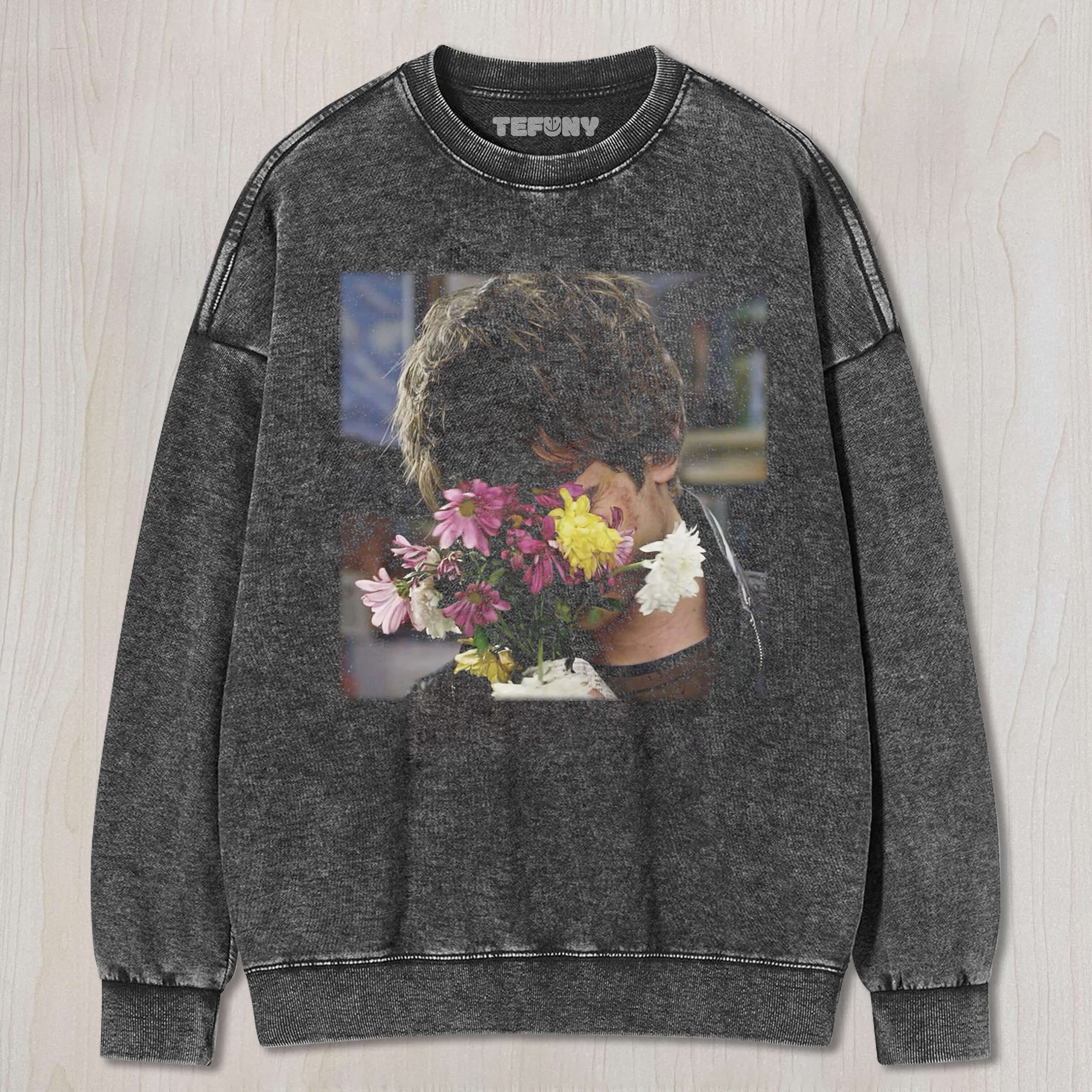 PETER PARKER HOLDING FLOWERS T-SHIRT