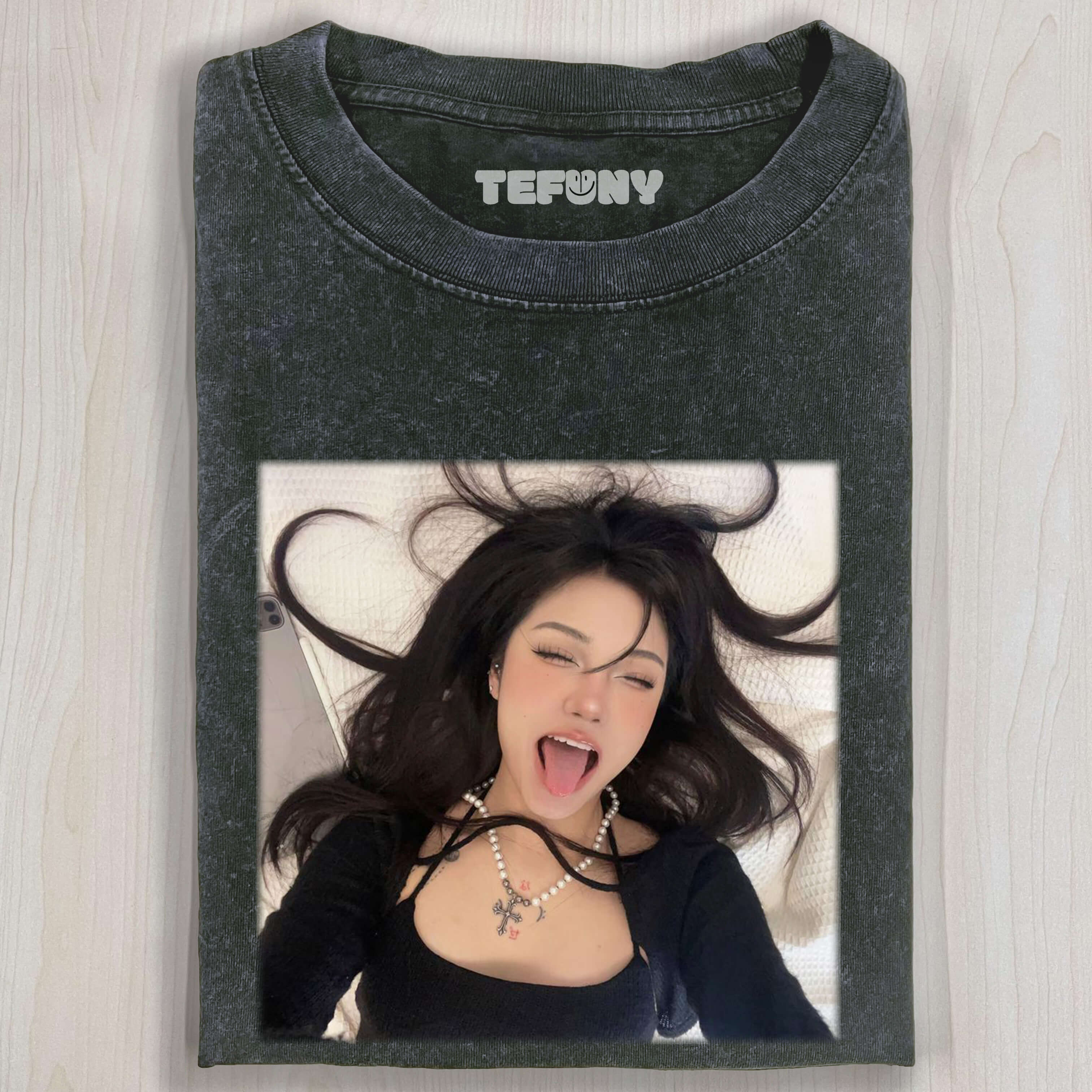 PRETTY TEE