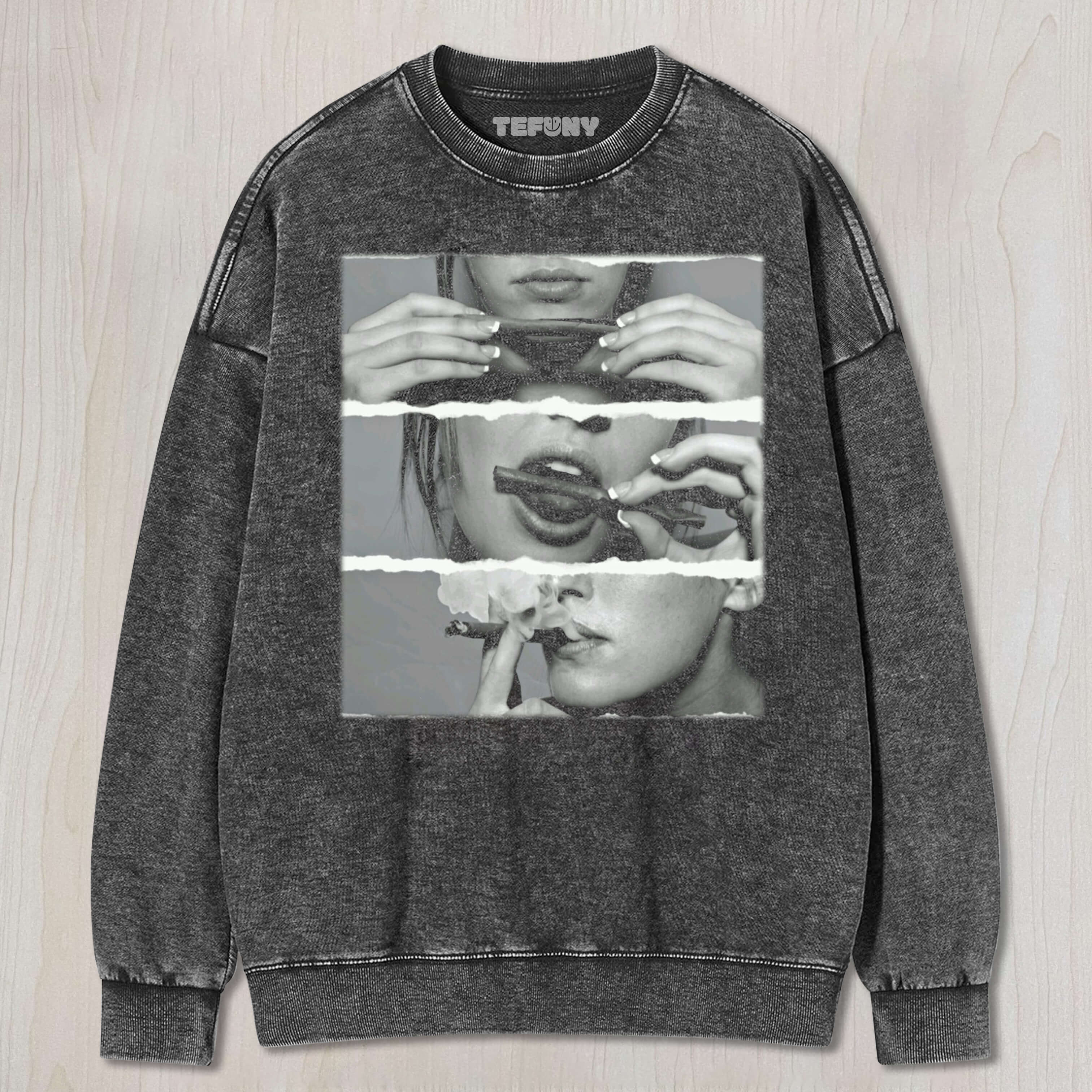 PUZZLE, WOMAN SMOKING T-SHIRT