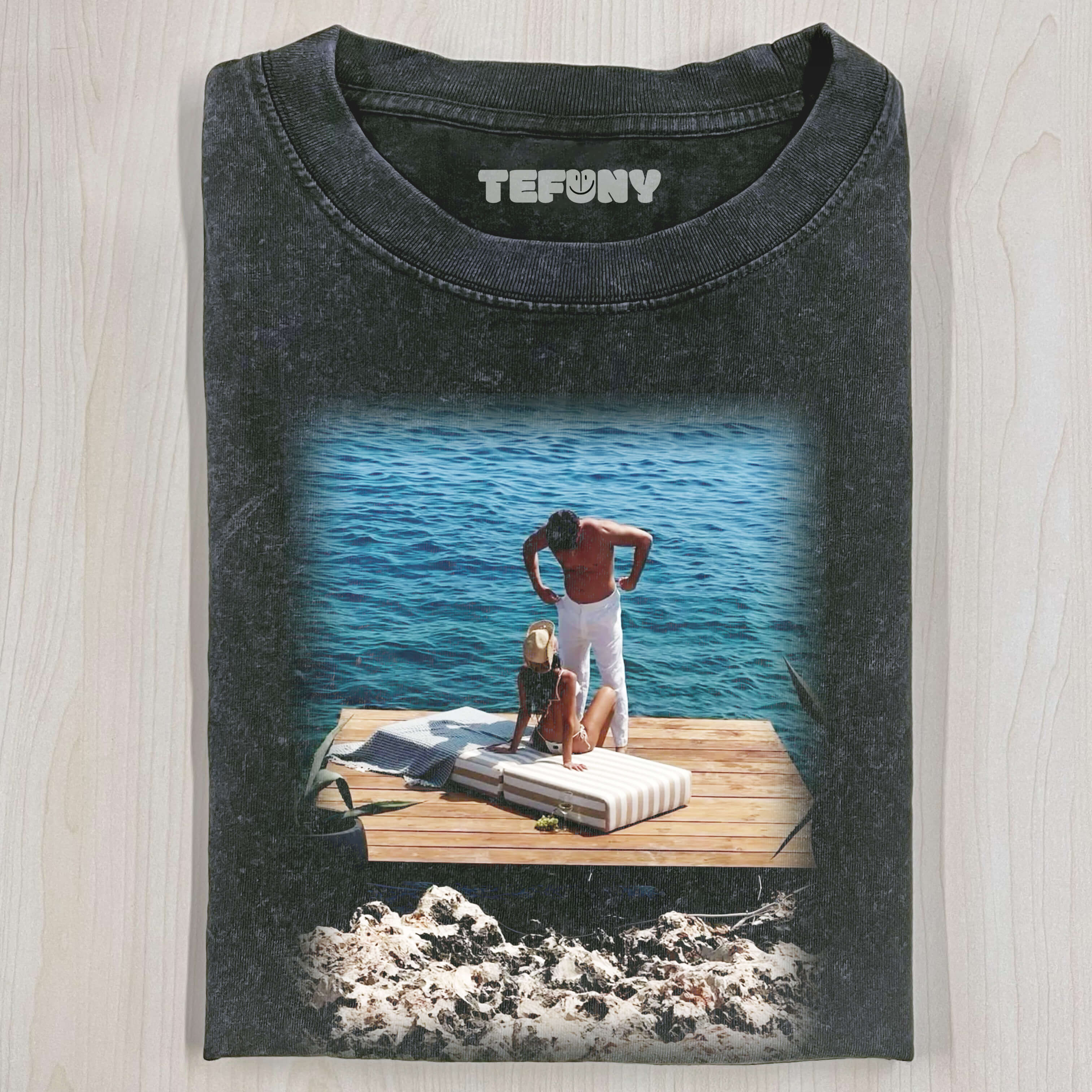 RETRO SEASIDE COUPLE T-SHIRT
