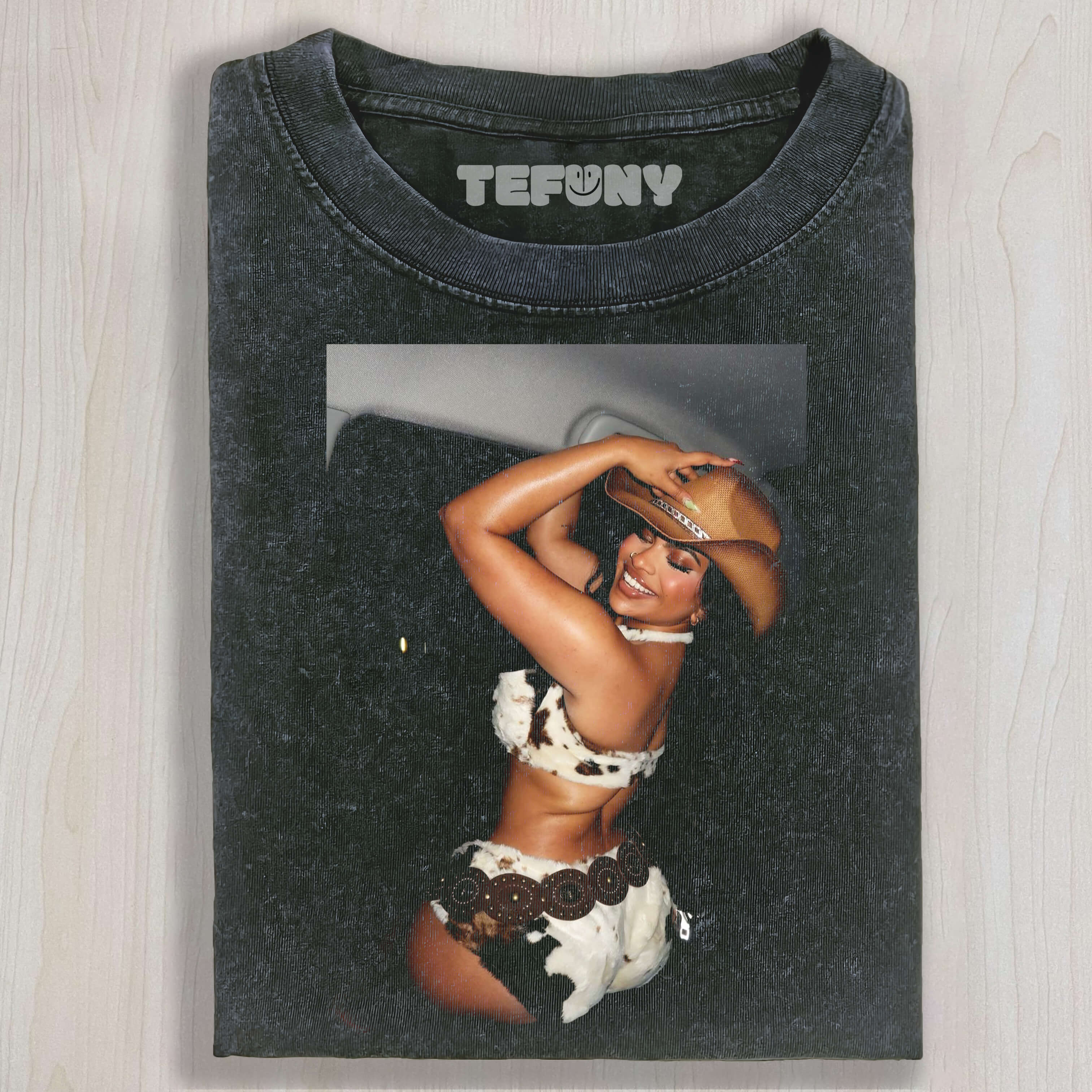 RETRO SEXY WOMAN IN CAR T-SHIRT