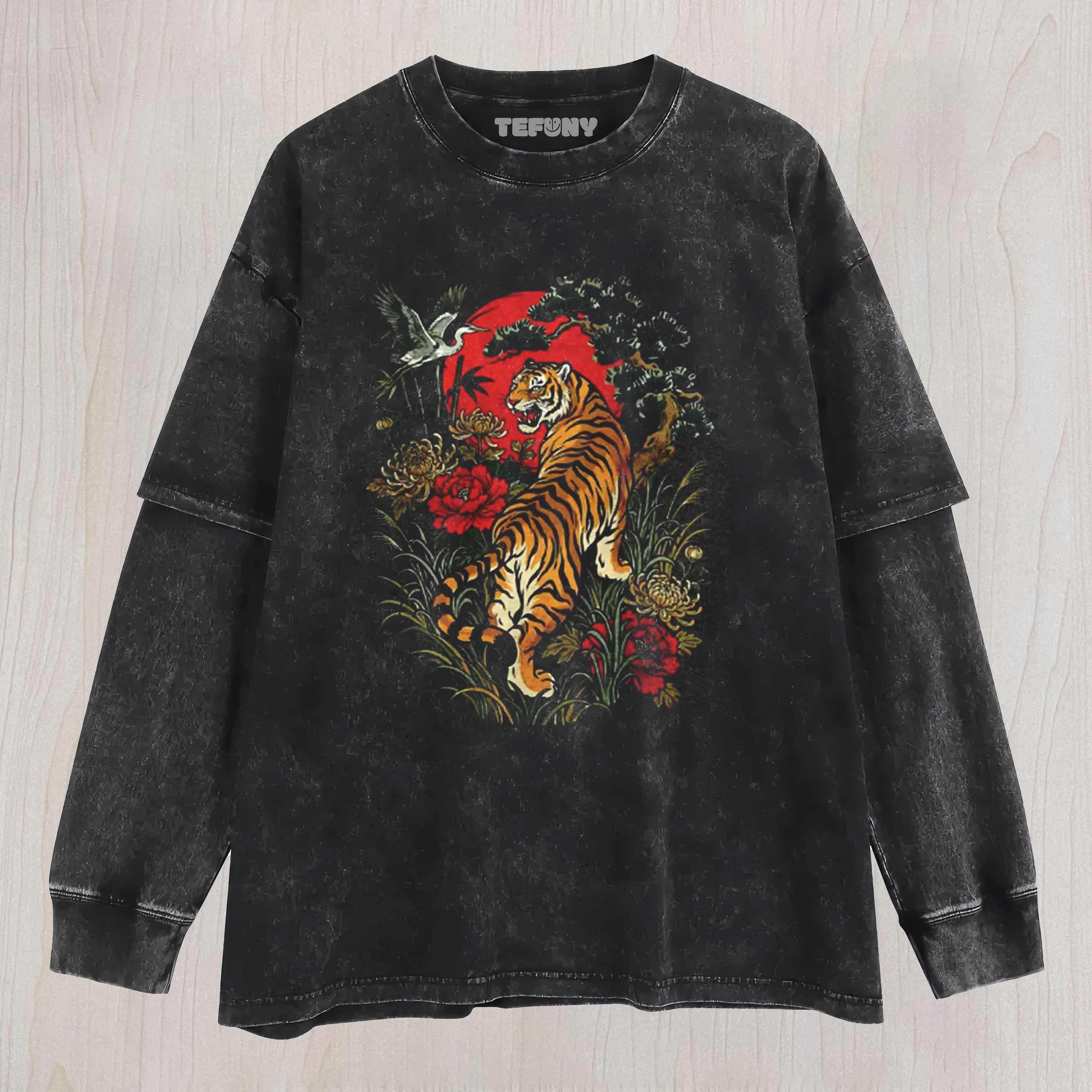 RETRO TIGER LINOCUT STYLE WILDCAT WASHED LAYERED LONG SLEEVE