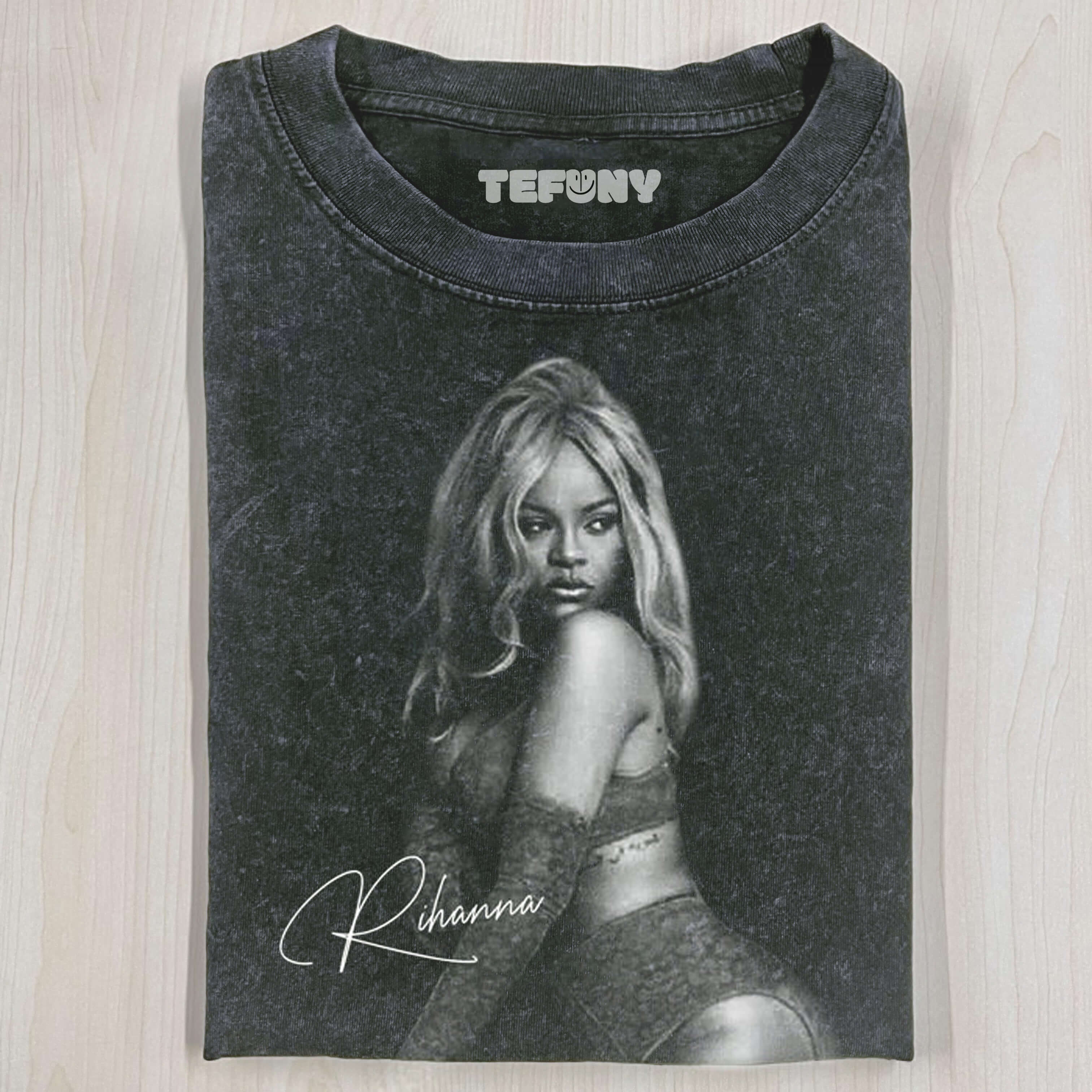 RIHANNA TEE V2