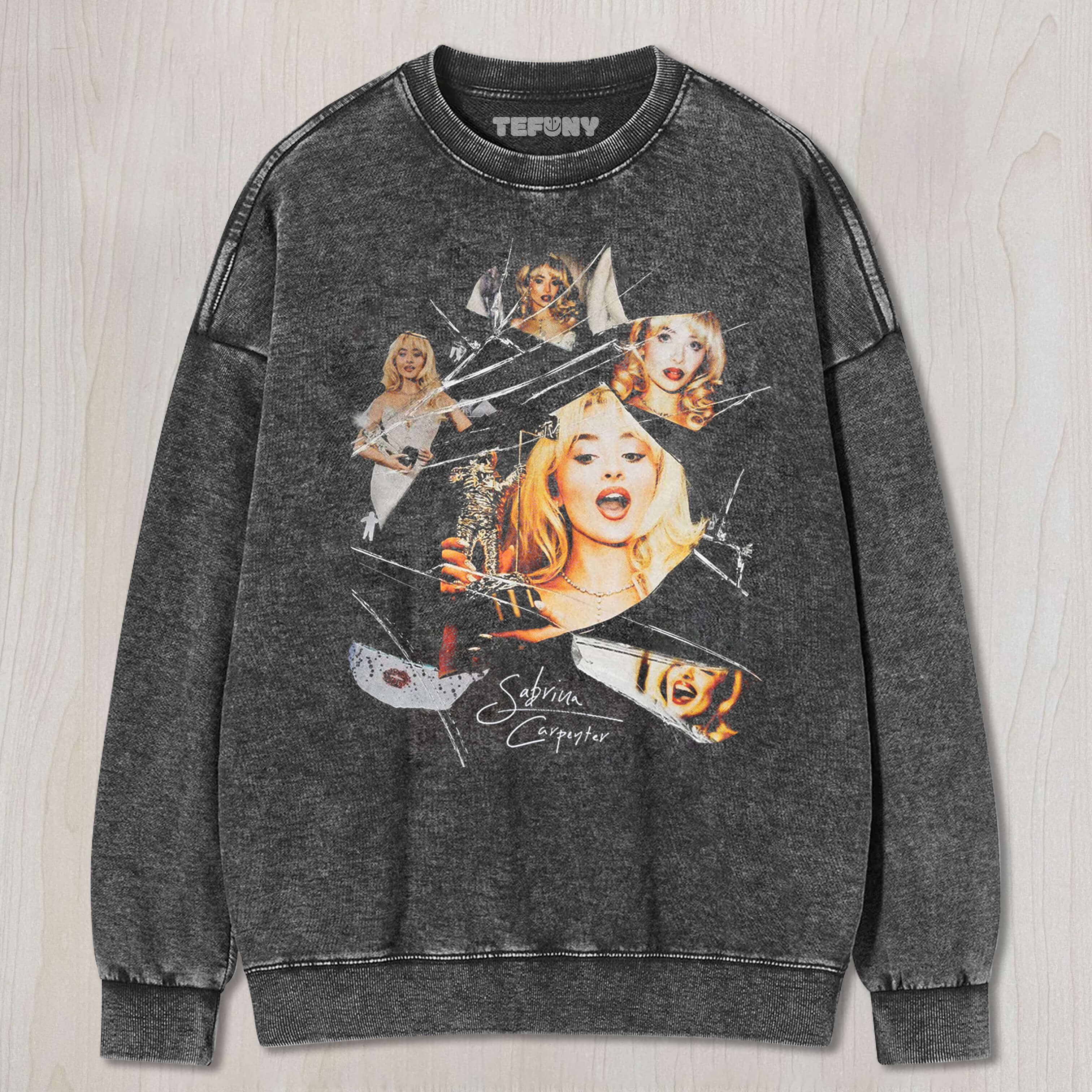 SABRINA CARPENTER V T-SHIRT