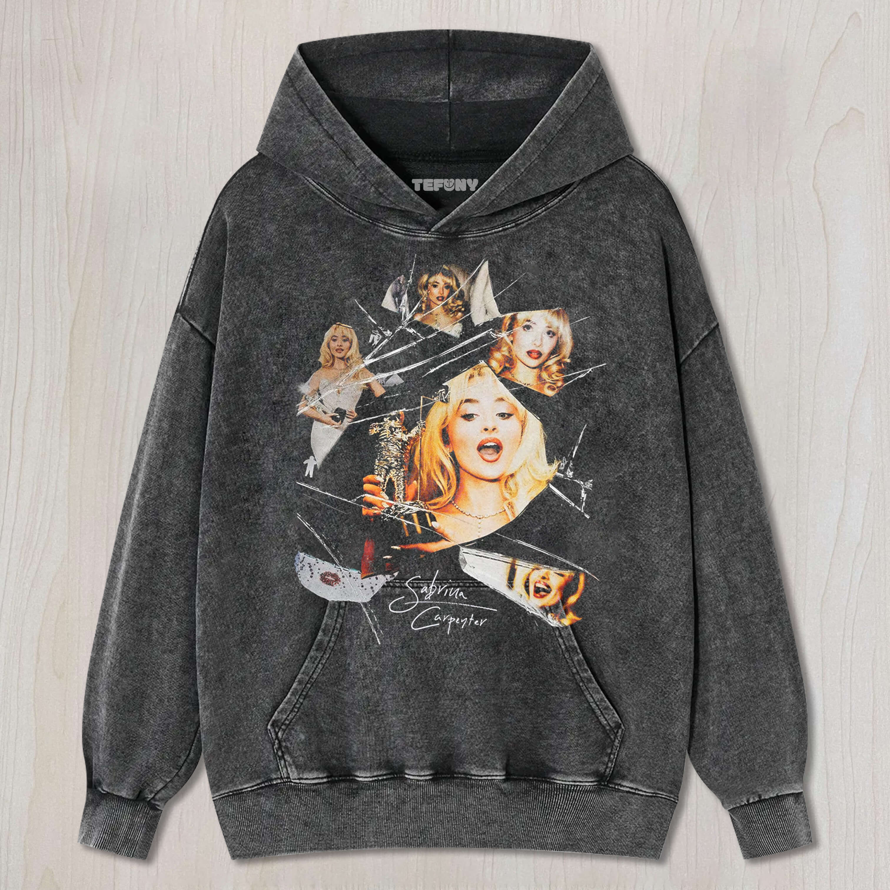 SABRINA CARPENTER V T-SHIRT