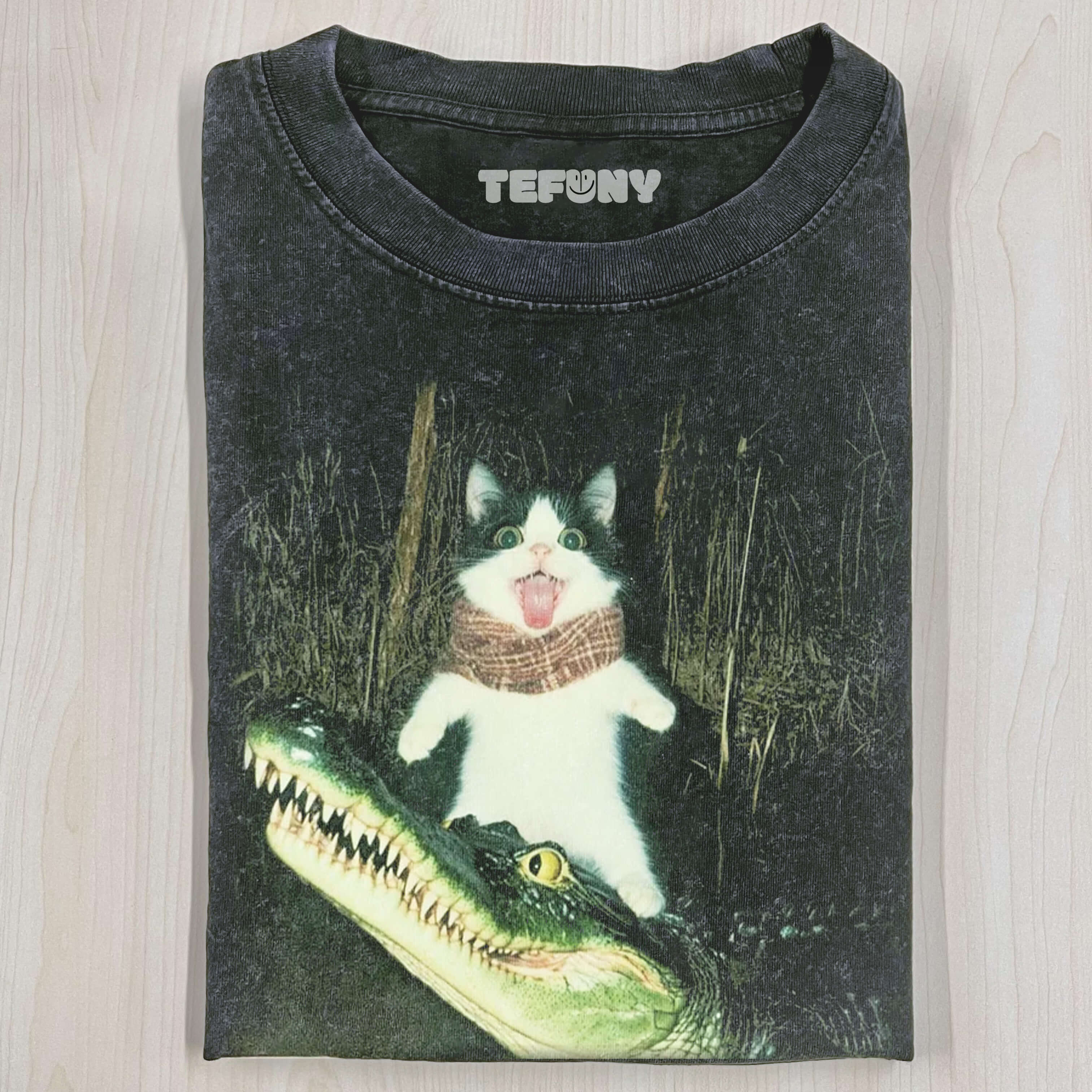 SCARING CAT T-SHIRT