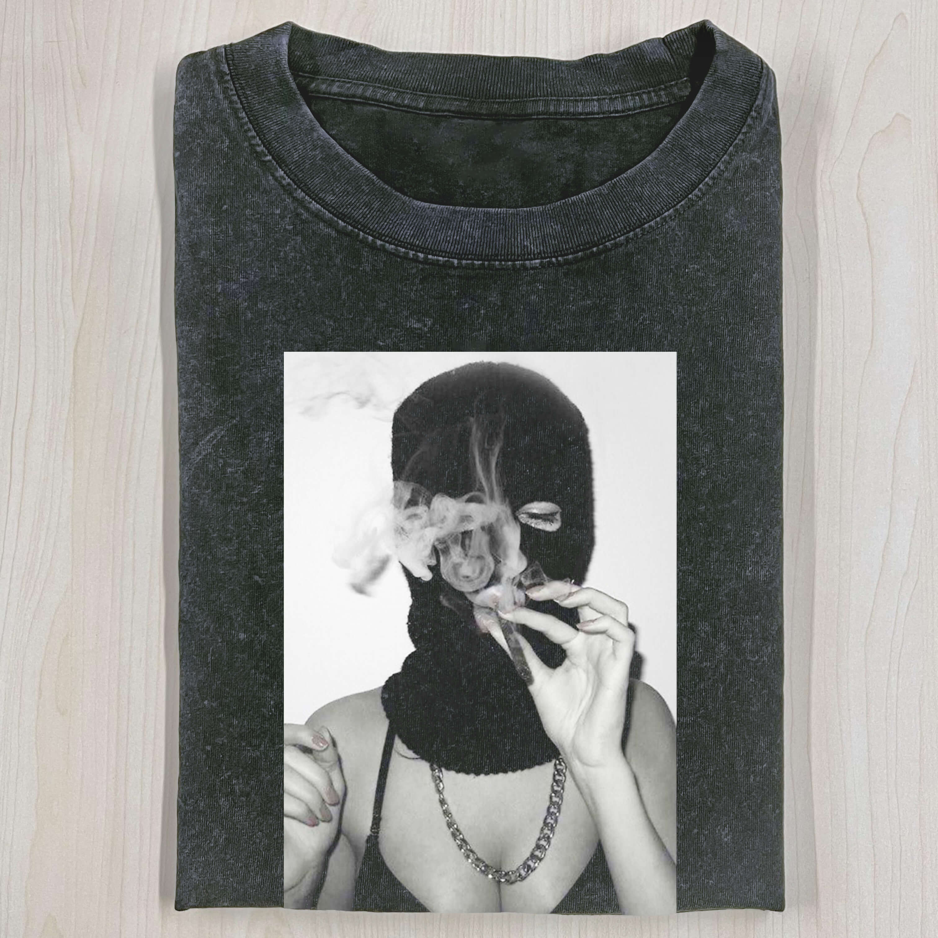 SEXY WOMAN SMOKING T-SHIRT V1