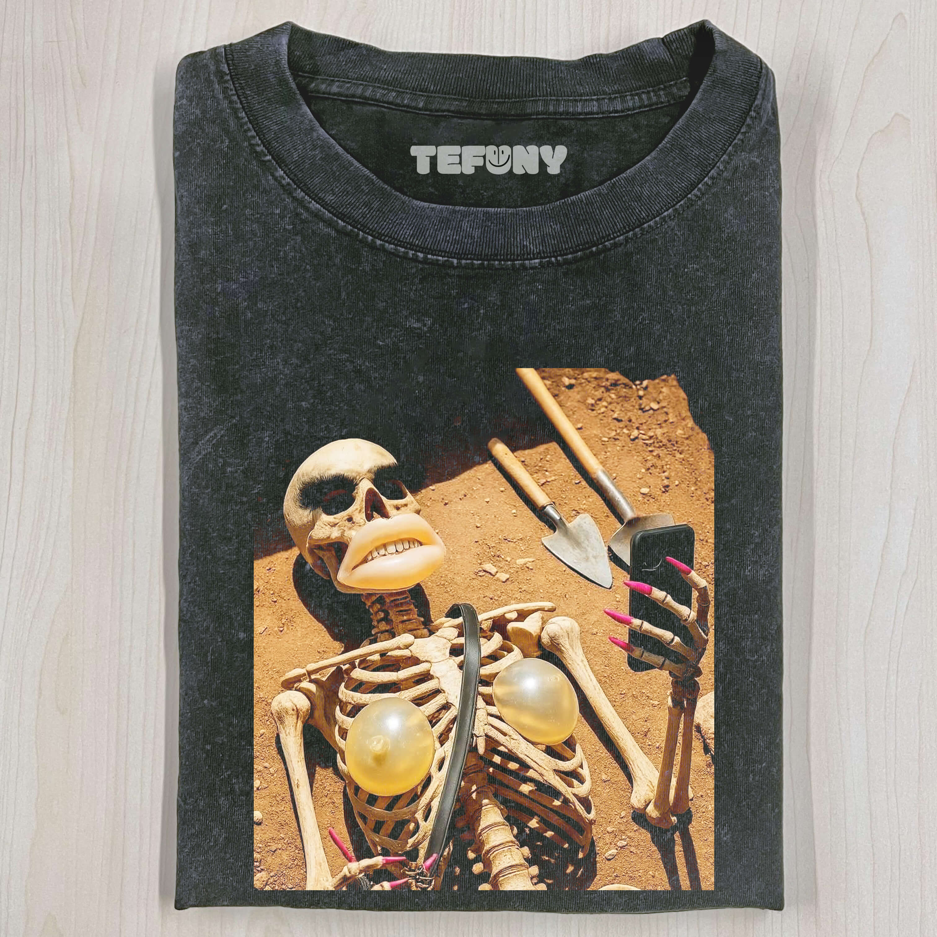 SKELETON PLAYING WITH MOBILE PHONE T-SHIRT
