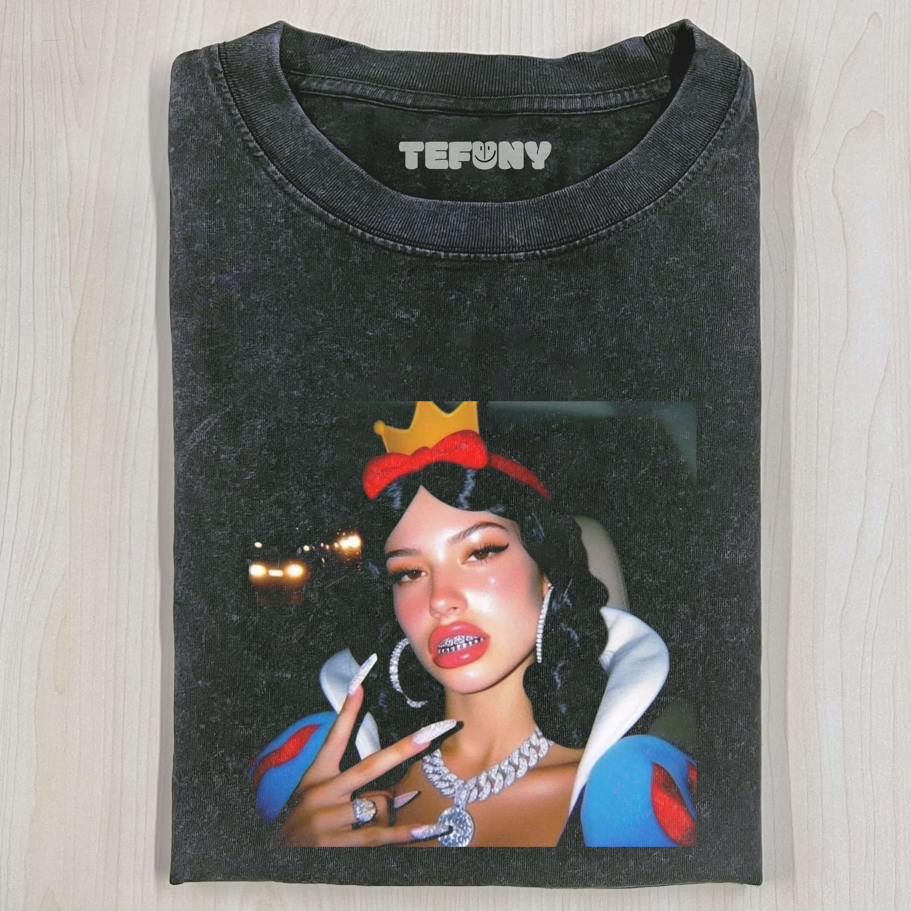 SNOW WHITE V8 T-SHIRT