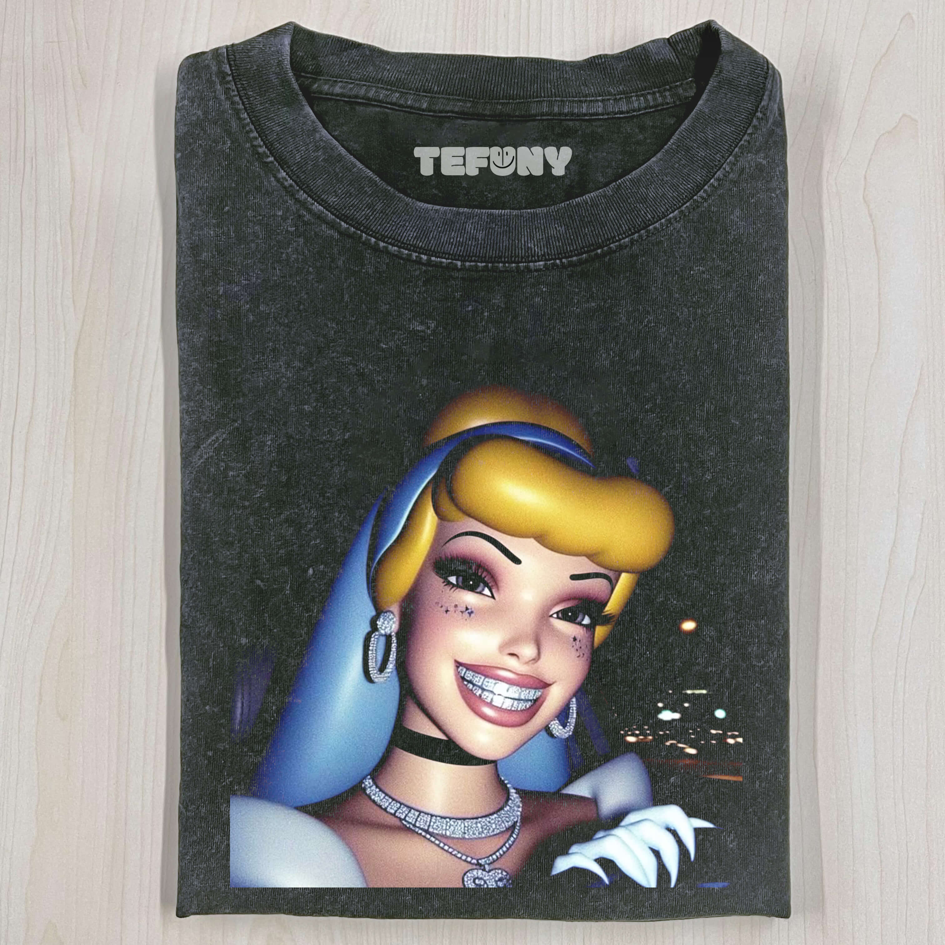 SNOW WHITE GRINS T-SHIRT