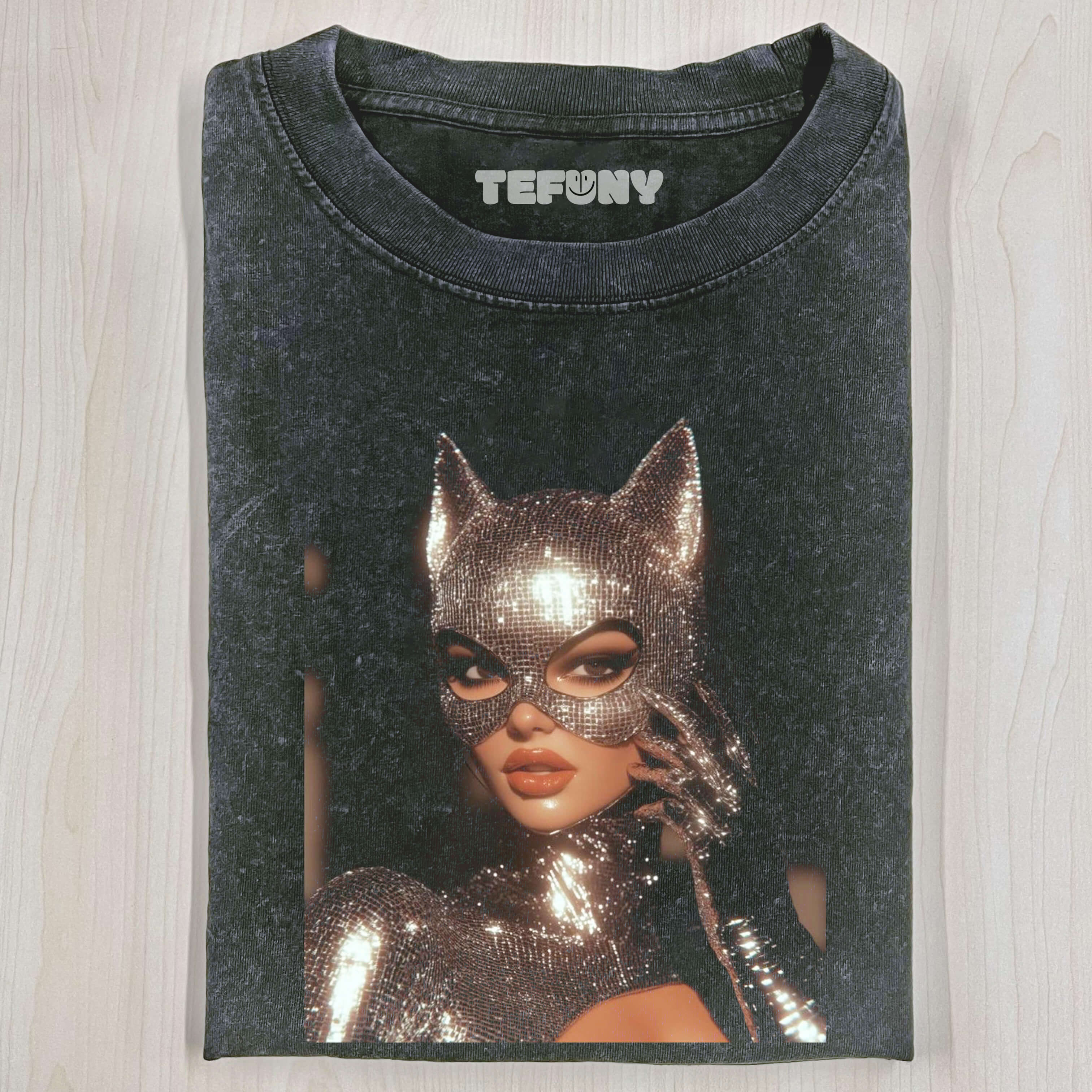 SPARKLING CATWOMAN T-SHIRT